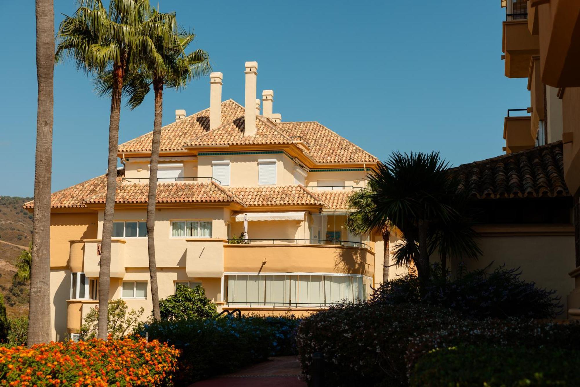 Luxurious Frontline Golf In Elviria Marbella