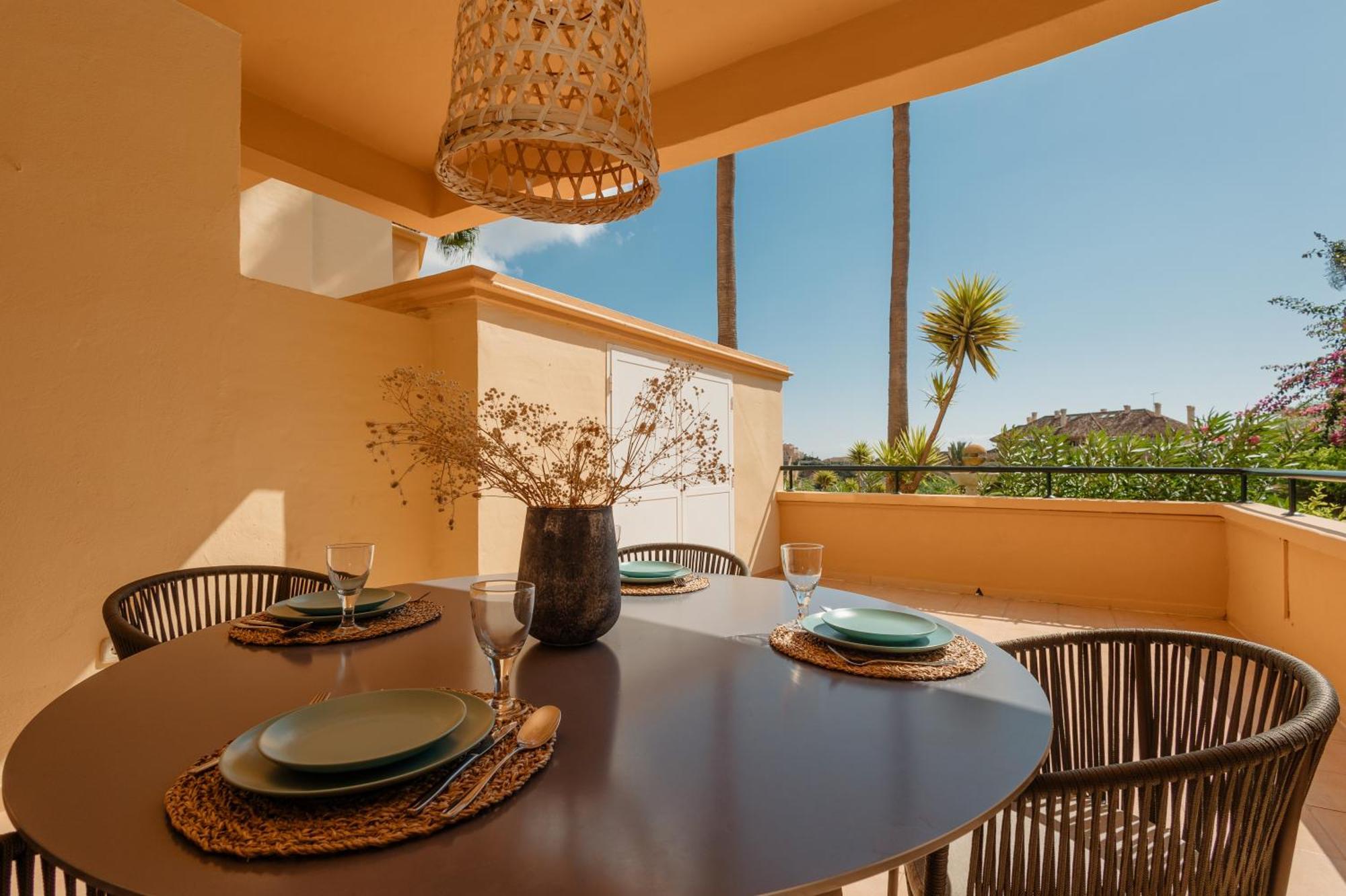 Luxurious Frontline Golf In Elviria