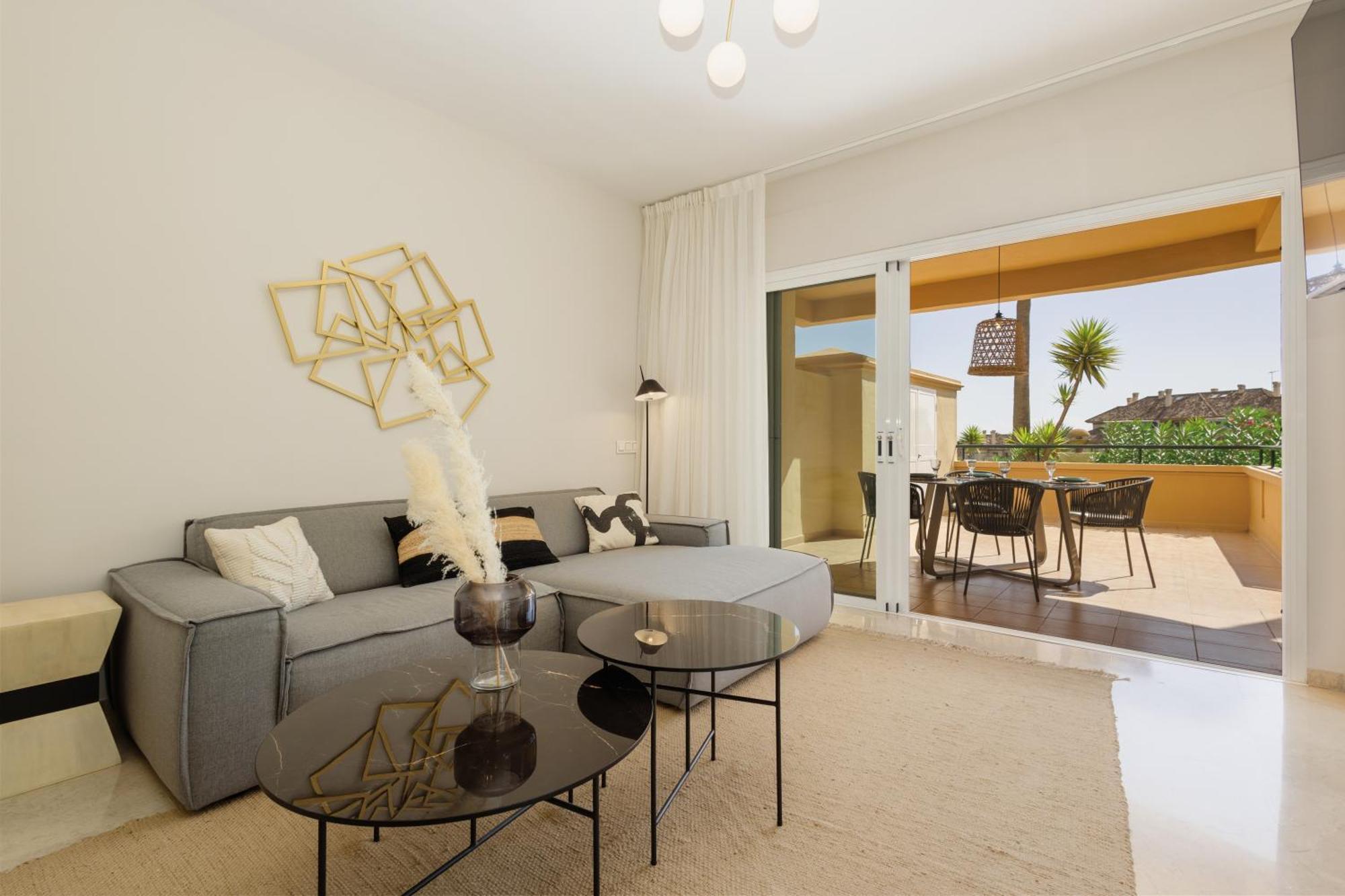 Luxurious Frontline Golf In Elviria