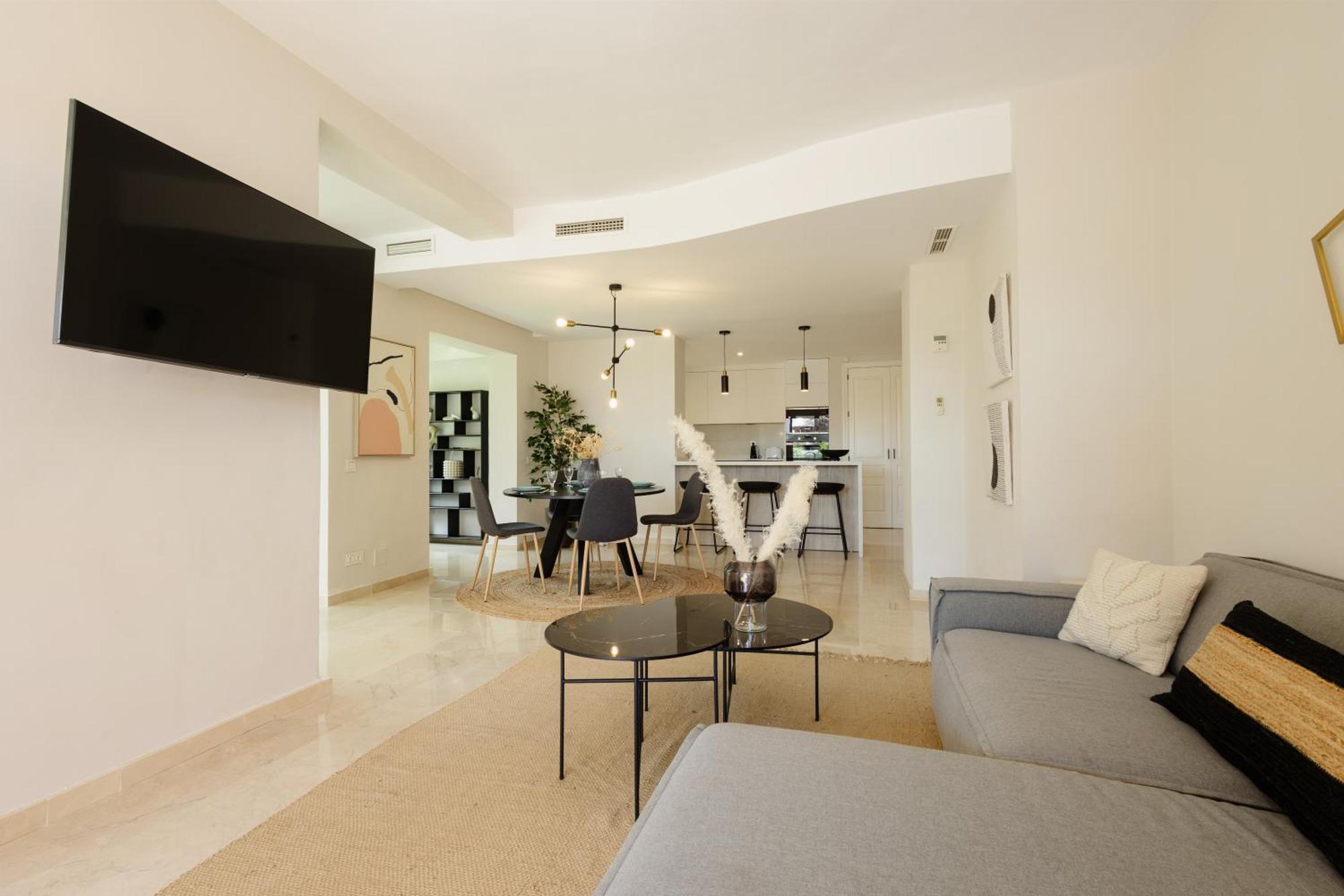 Luxurious Frontline Golf In Elviria Appartement