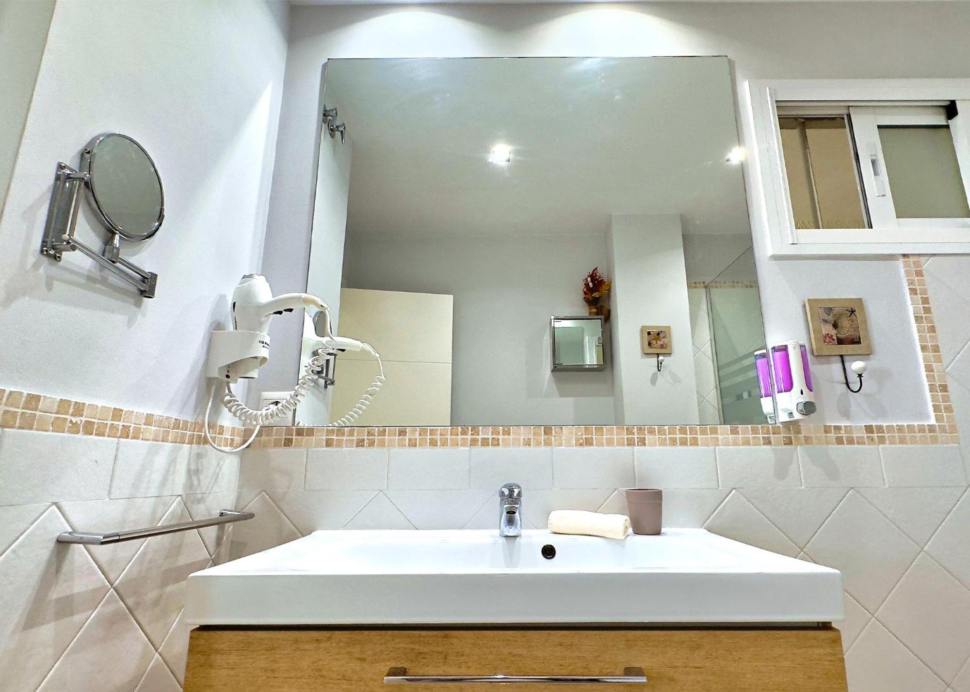 Modern Renovated One Bed In Edificio Apolo Center Appartement *
