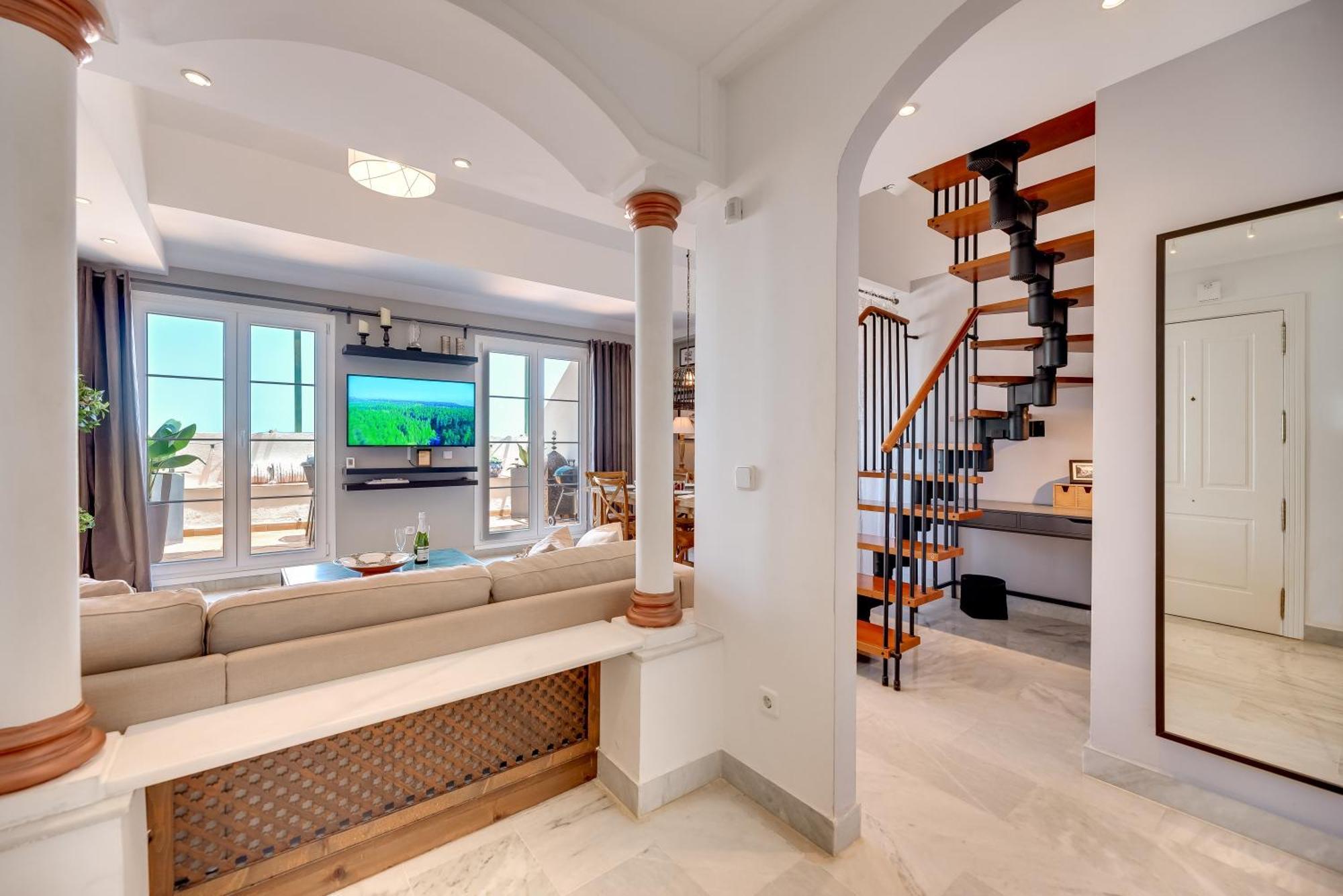 Elegant 2 Bdrm Penthouse With Bbq And Pools Marbella