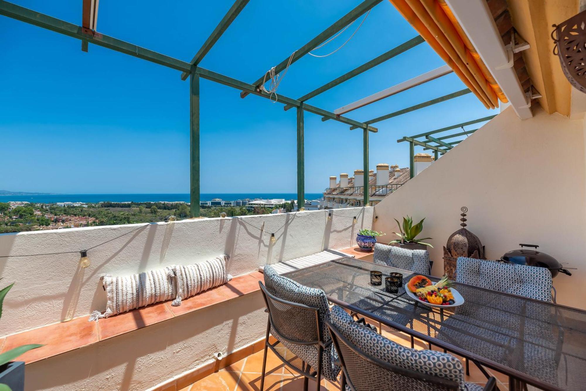 Elegant 2 Bdrm Penthouse With Bbq And Pools