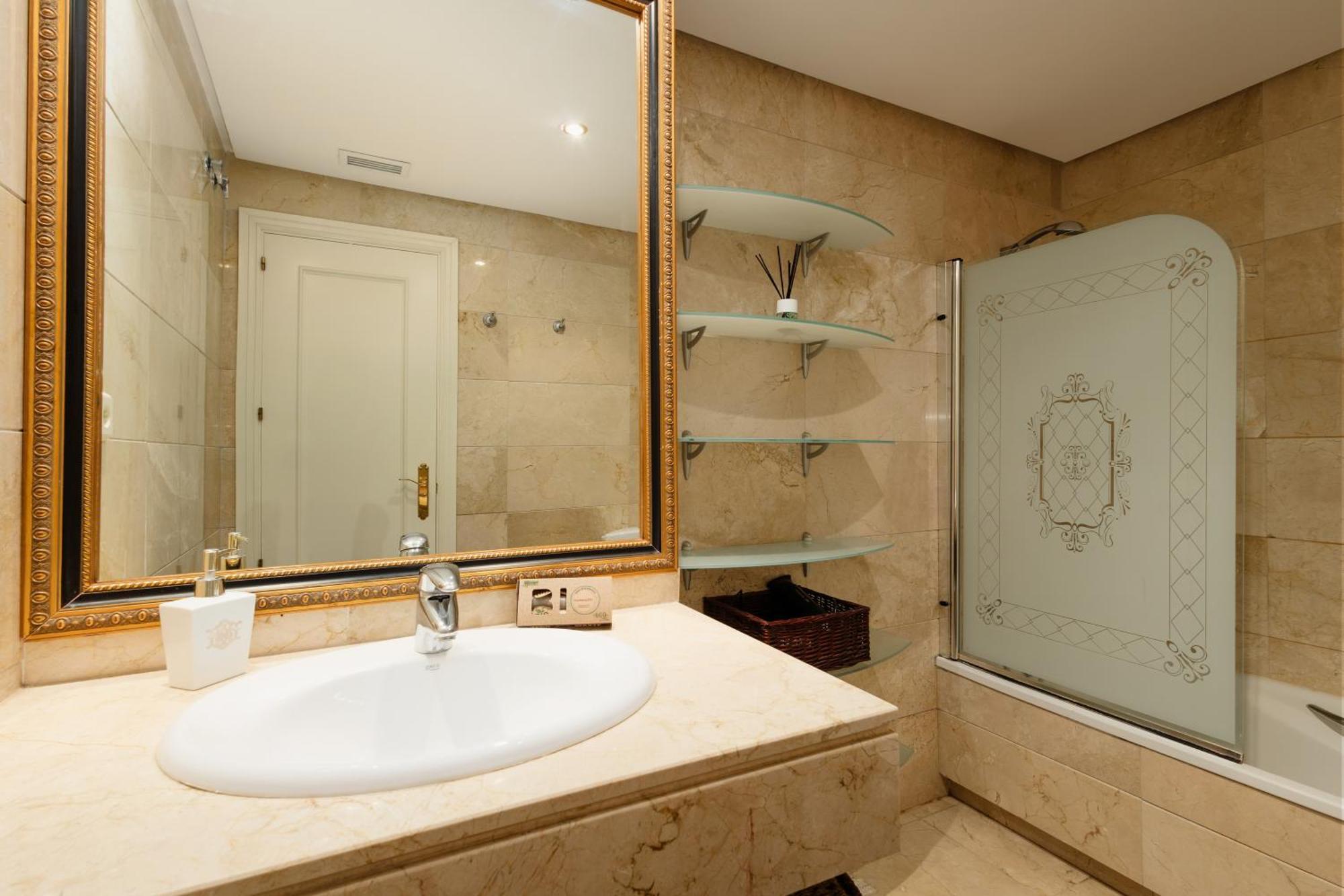 Apartamento Ground Floor Holiday Apartment With Terrace And Pool In Puerto Banus, Marbella