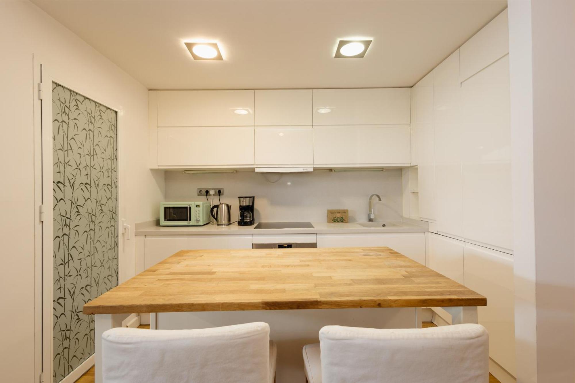 Ground Floor Holiday Apartment With Terrace And Pool In Puerto Banus, Marbella Marbella