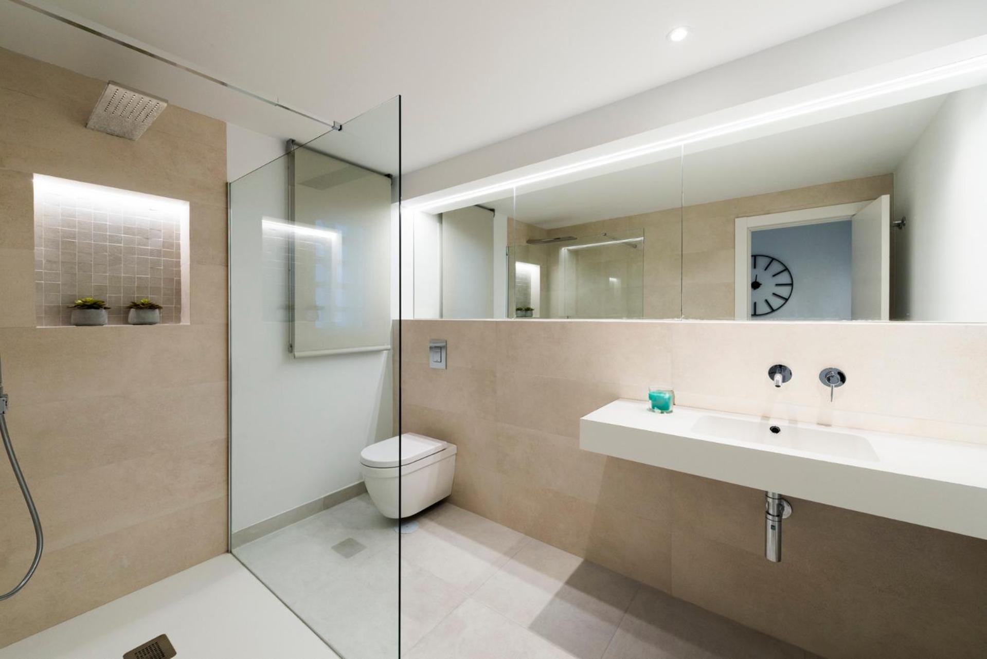 Modern 2 Bedroom Apartment, With Sea Views, In Playas Del Duque - Puerto Banus *