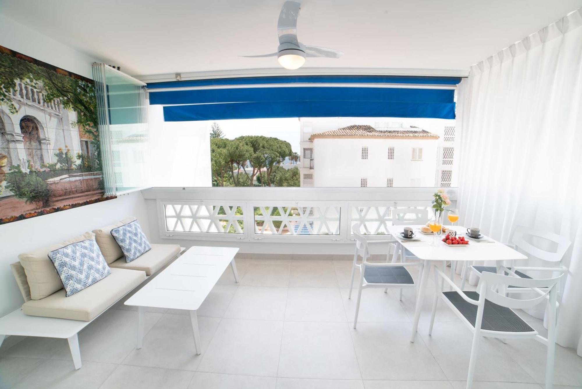 Modern 2 Bedroom Apartment, With Sea Views, In Playas Del Duque - Puerto Banus