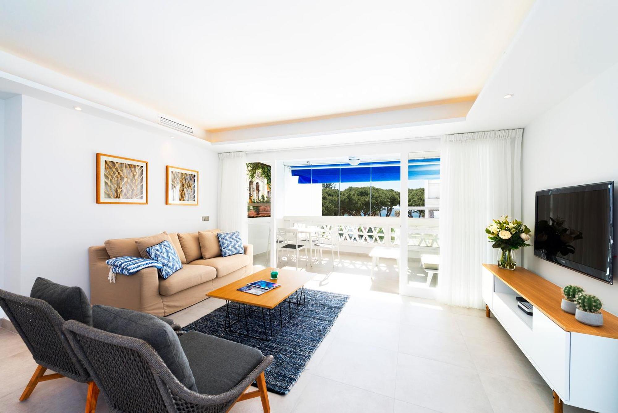 Modern 2 Bedroom Apartment, With Sea Views, In Playas Del Duque - Puerto Banus Marbella