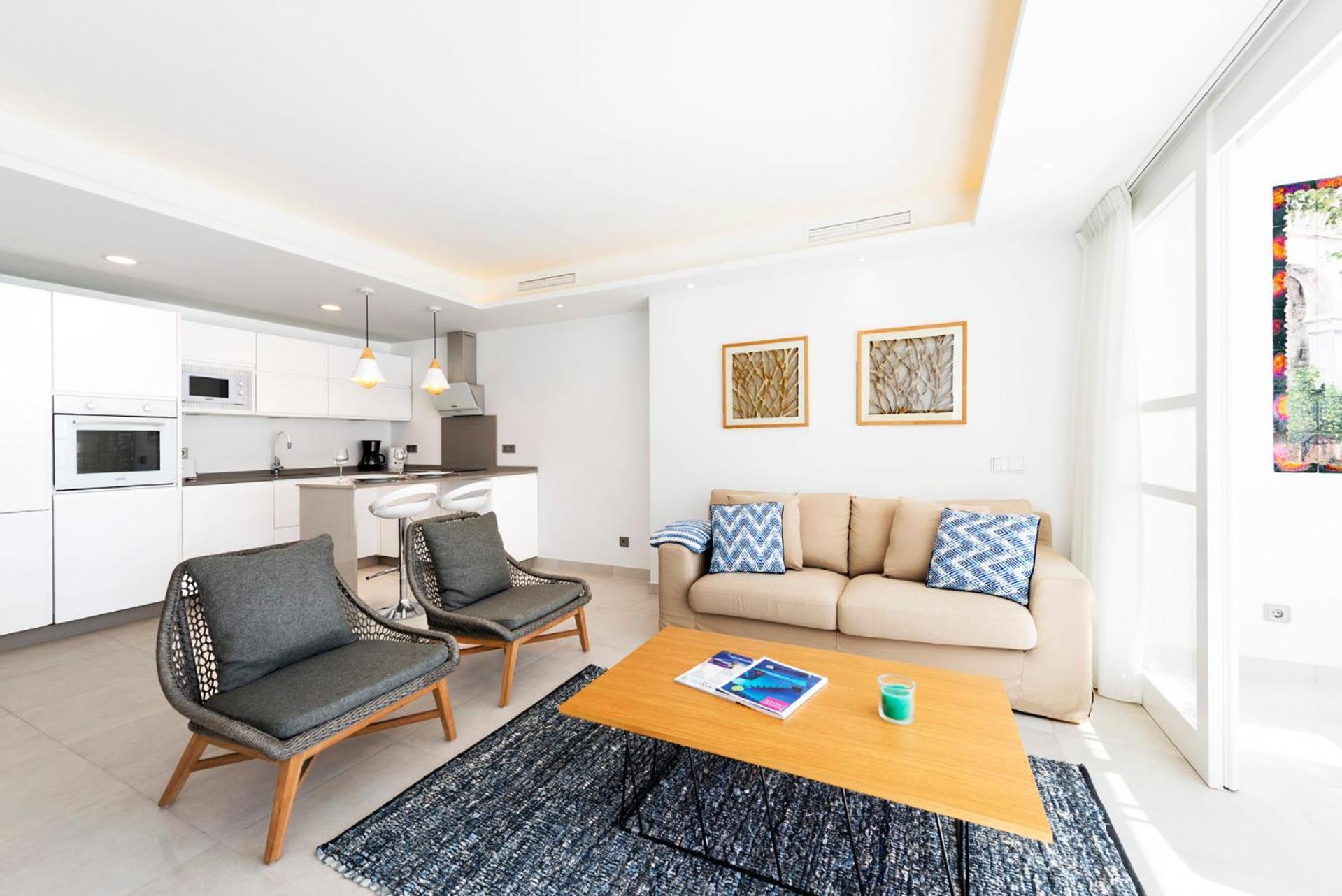 Modern 2 Bedroom Apartment, With Sea Views, In Playas Del Duque - Puerto Banus Apartment