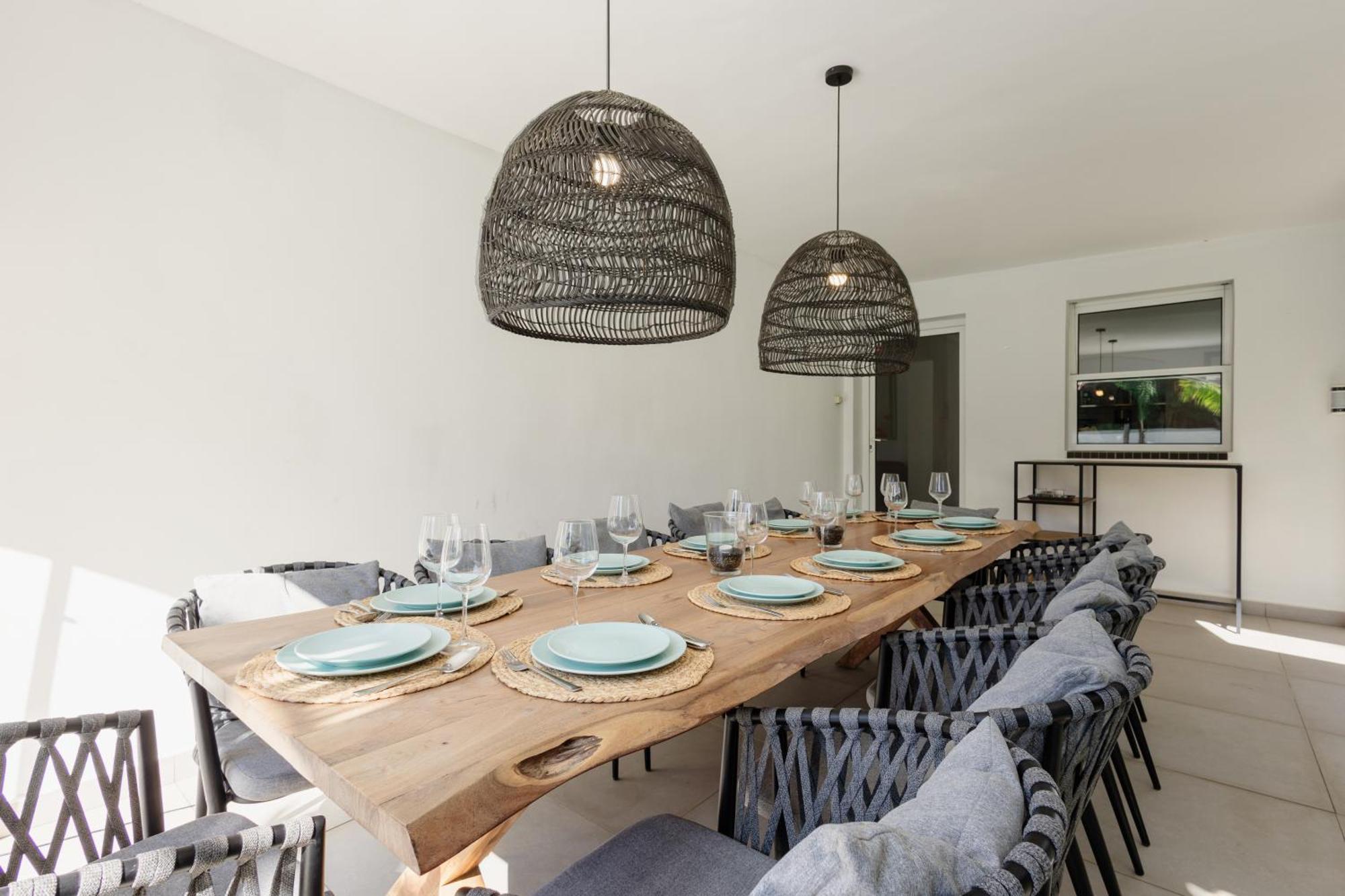 Holiday home 6 Bedroom Villa, With Heated Pool And Sea Views, Next To The Of Costabella Marbella