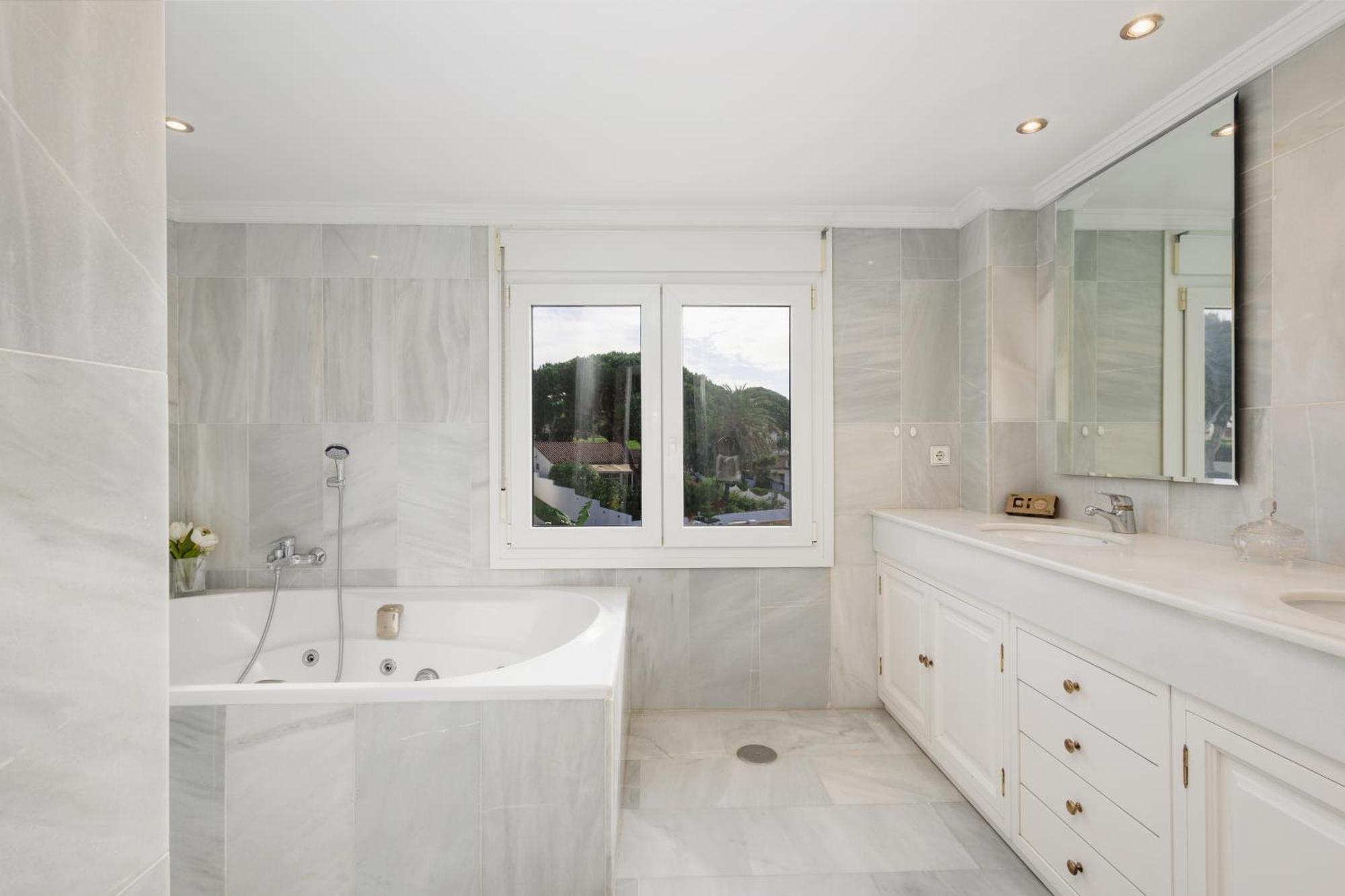 Holiday home 6 Bedroom Villa, With Heated Pool And Sea Views, Next To The Of Costabella
