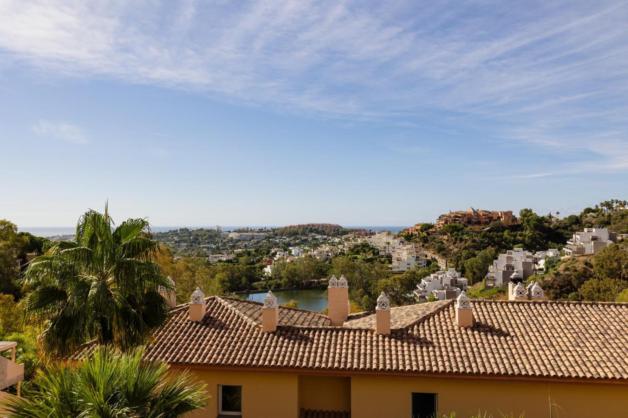 Penthouse With Sea Views In Nueva Andalucia