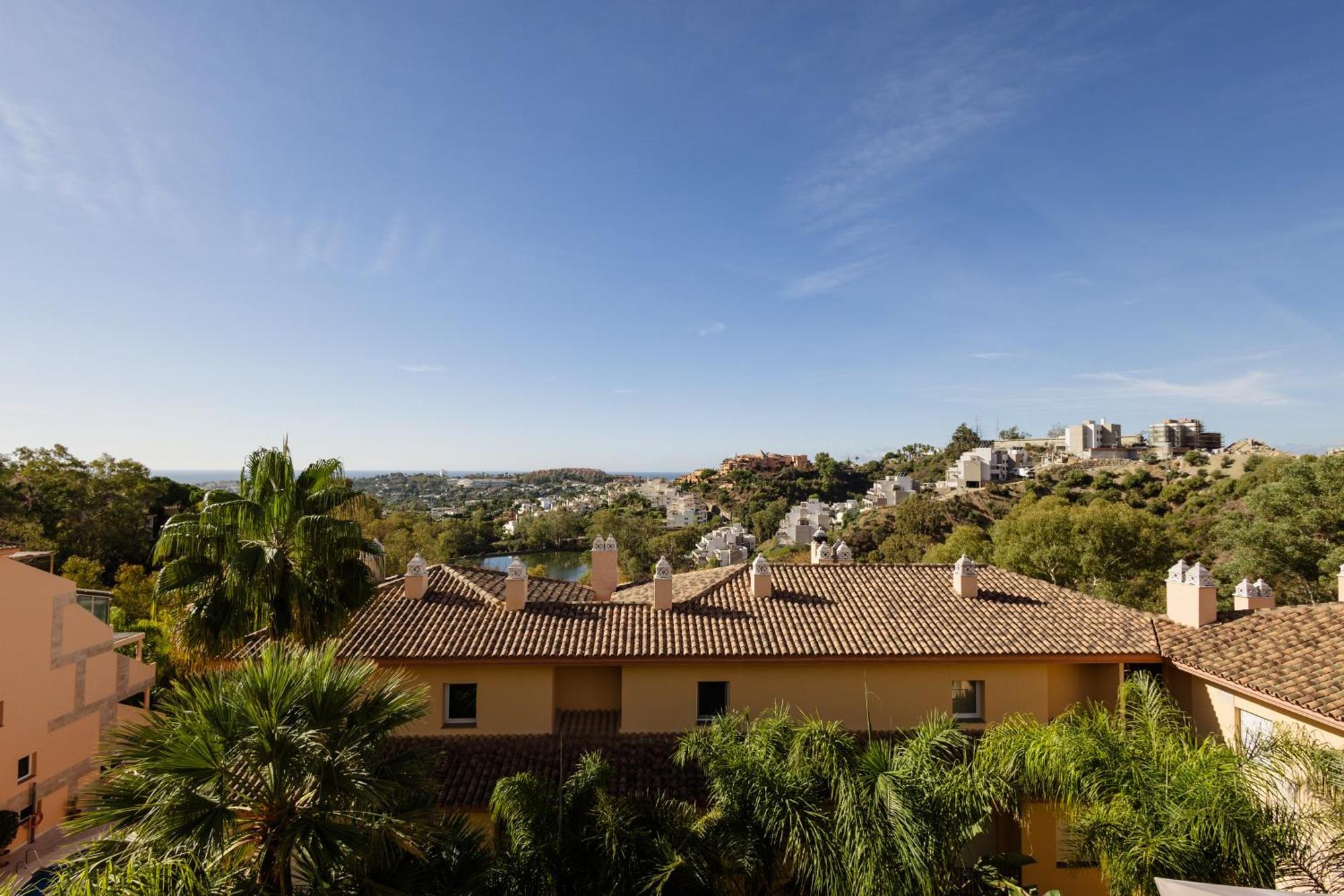 Apartamento Penthouse With Sea Views In Nueva Andalucia Marbella