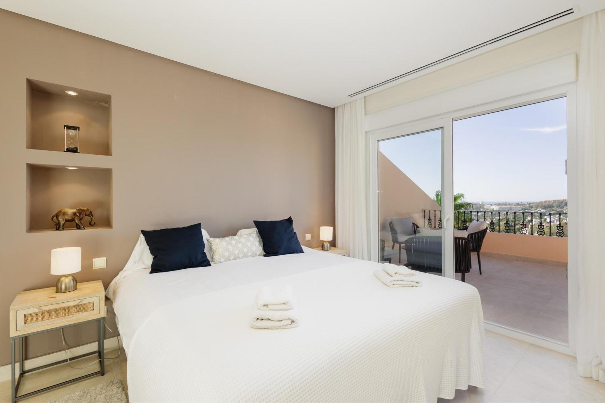 Penthouse With Sea Views In Nueva Andalucia * Marbella