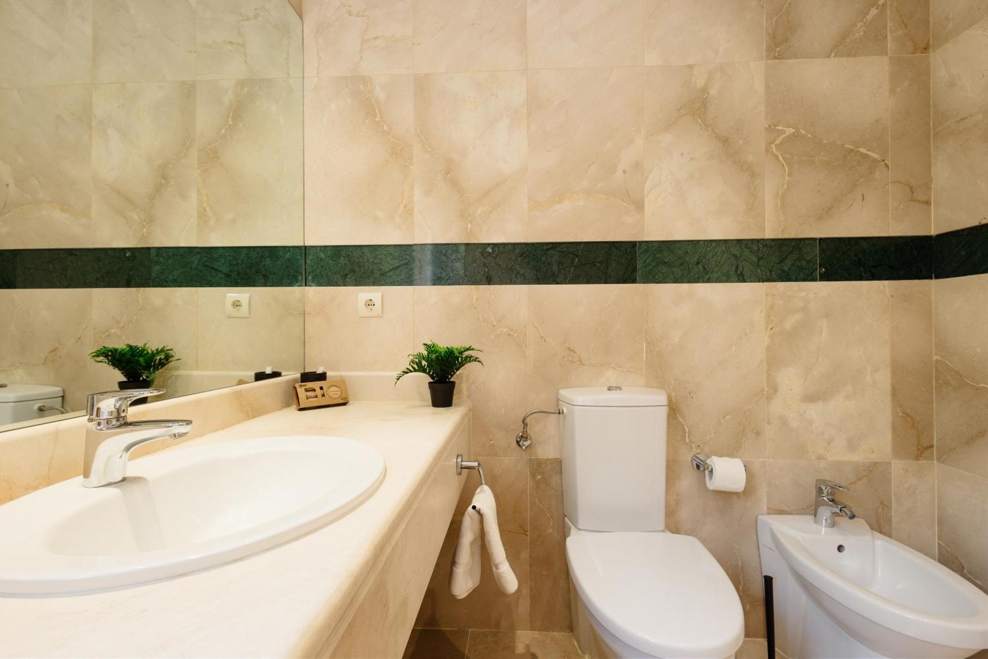 Penthouse With Sea Views In Nueva Andalucia *