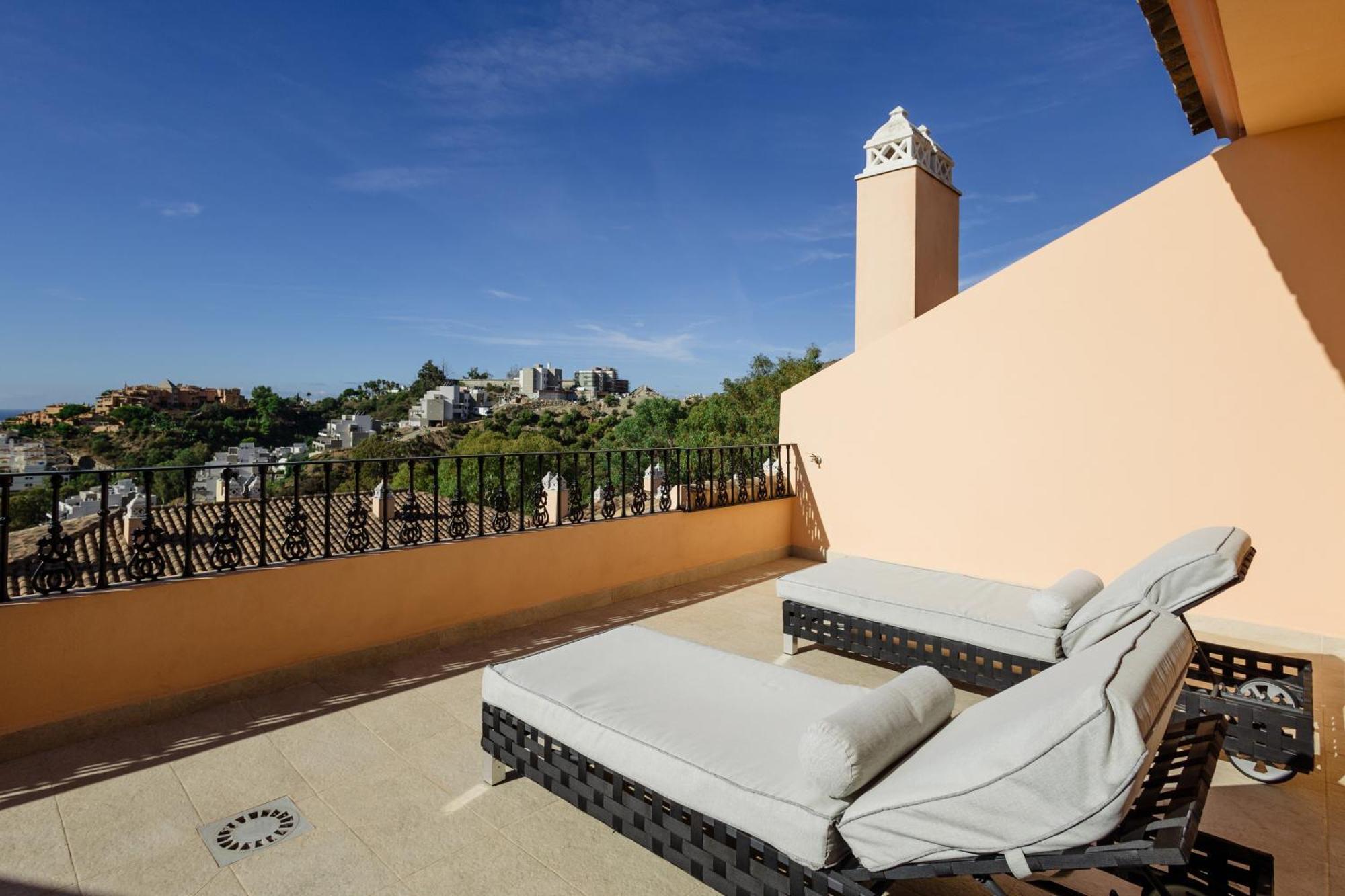 Apartamento Penthouse With Sea Views In Nueva Andalucia Marbella
