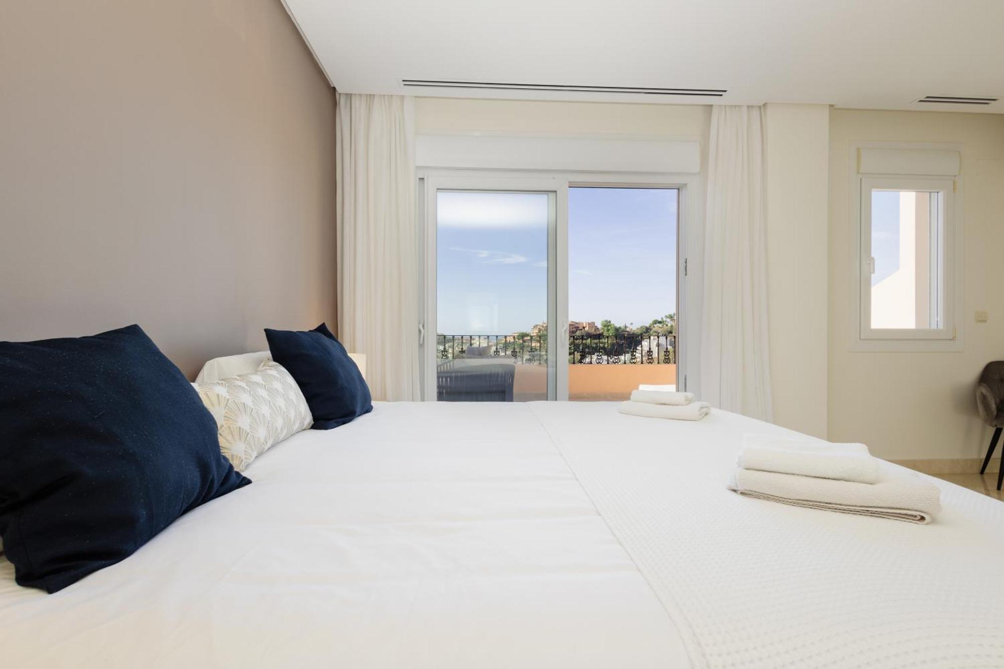 Apartamento Penthouse With Sea Views In Nueva Andalucia *