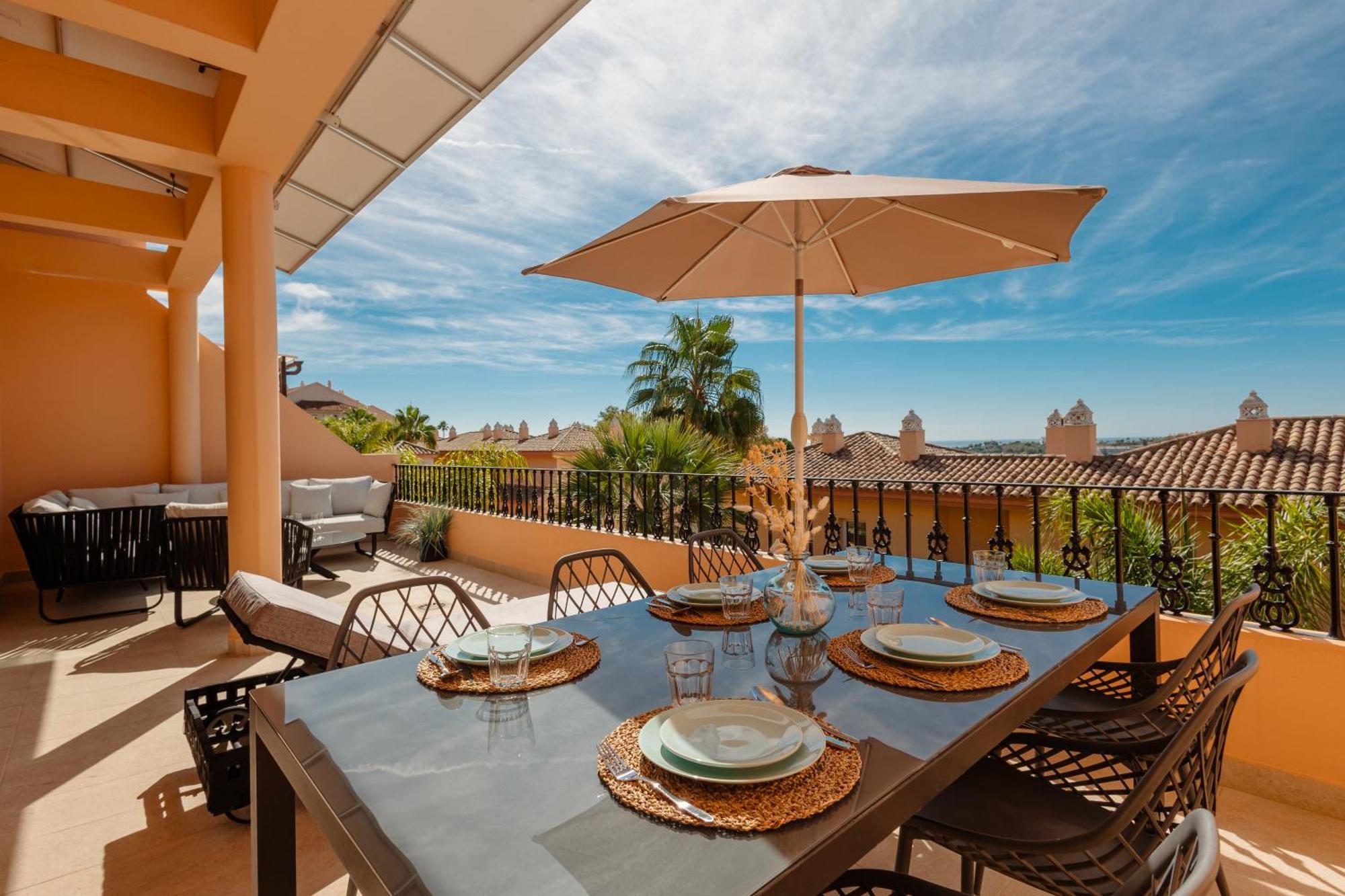 Penthouse With Sea Views In Nueva Andalucia