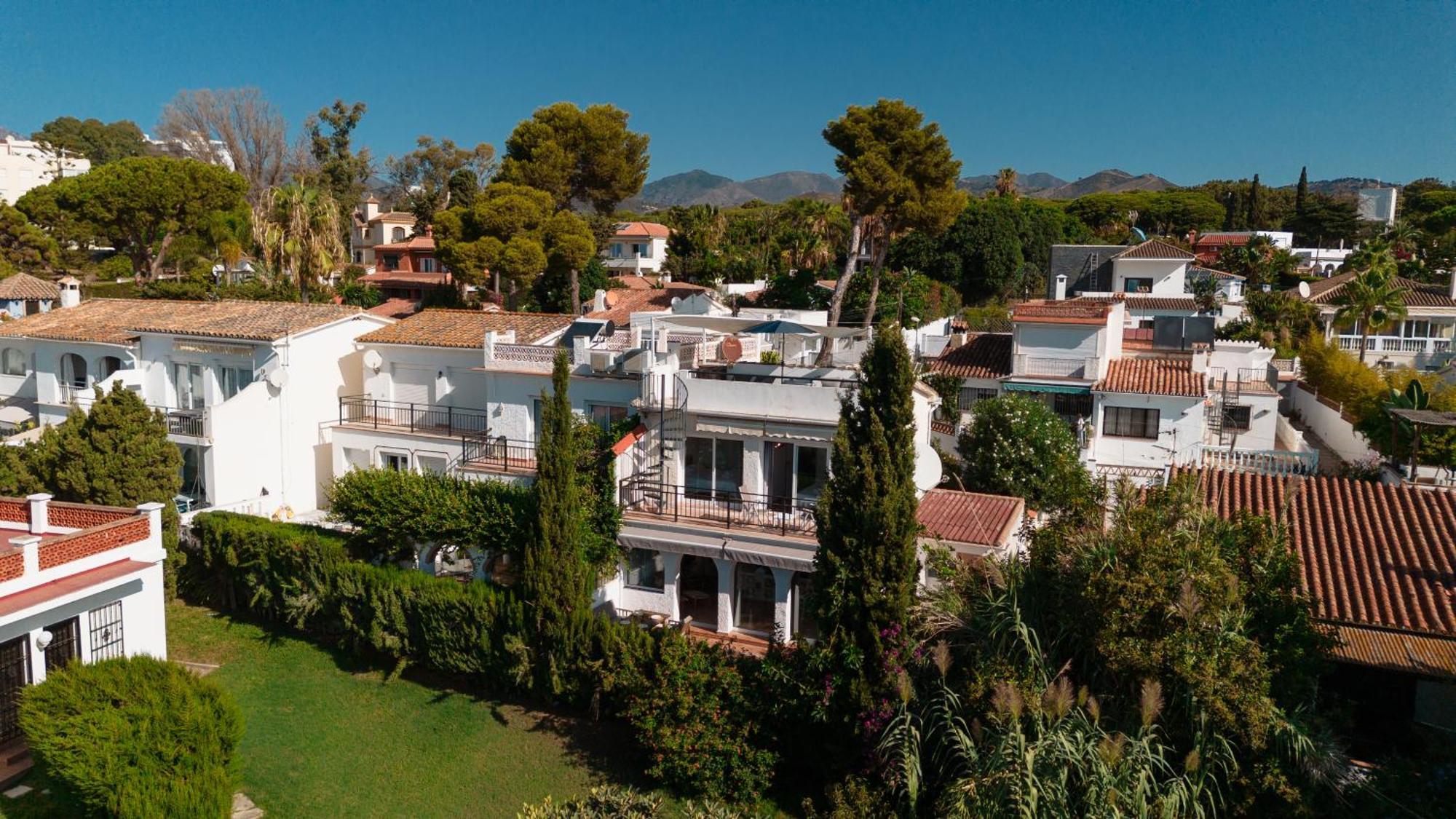 Cozy At The In Costabella, Holiday home *