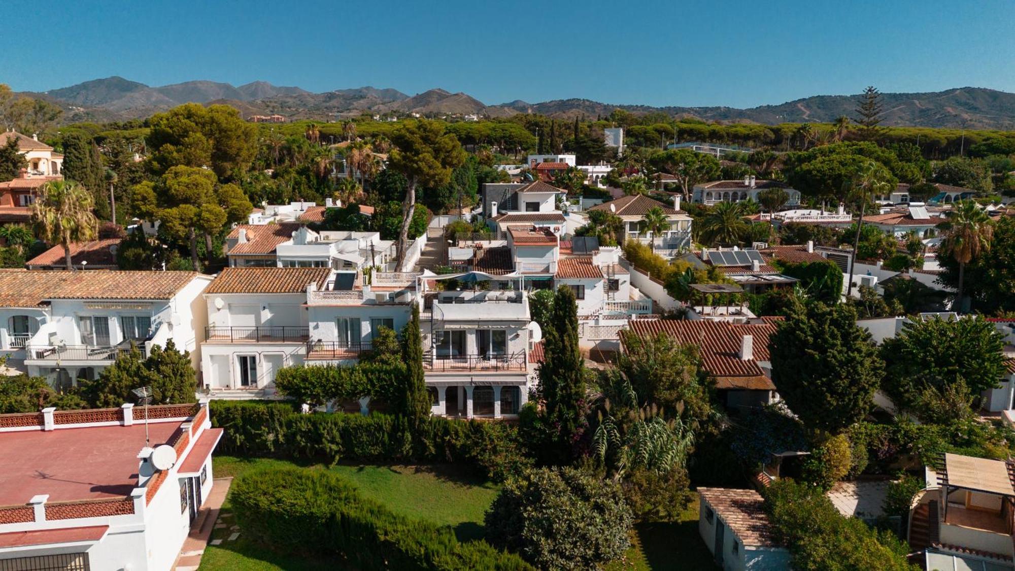 Cozy At The In Costabella, Holiday home *