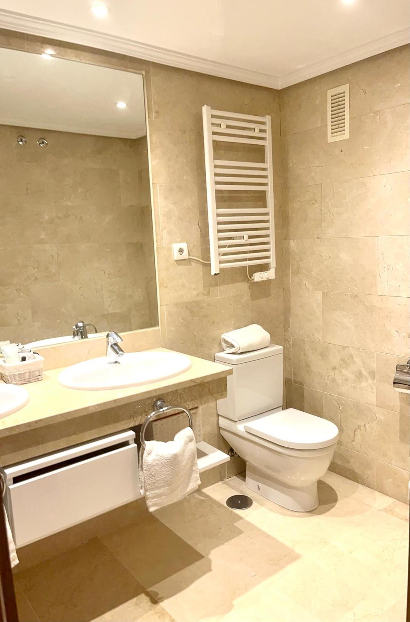 Two Bedrooms In Cabopino Apartment *