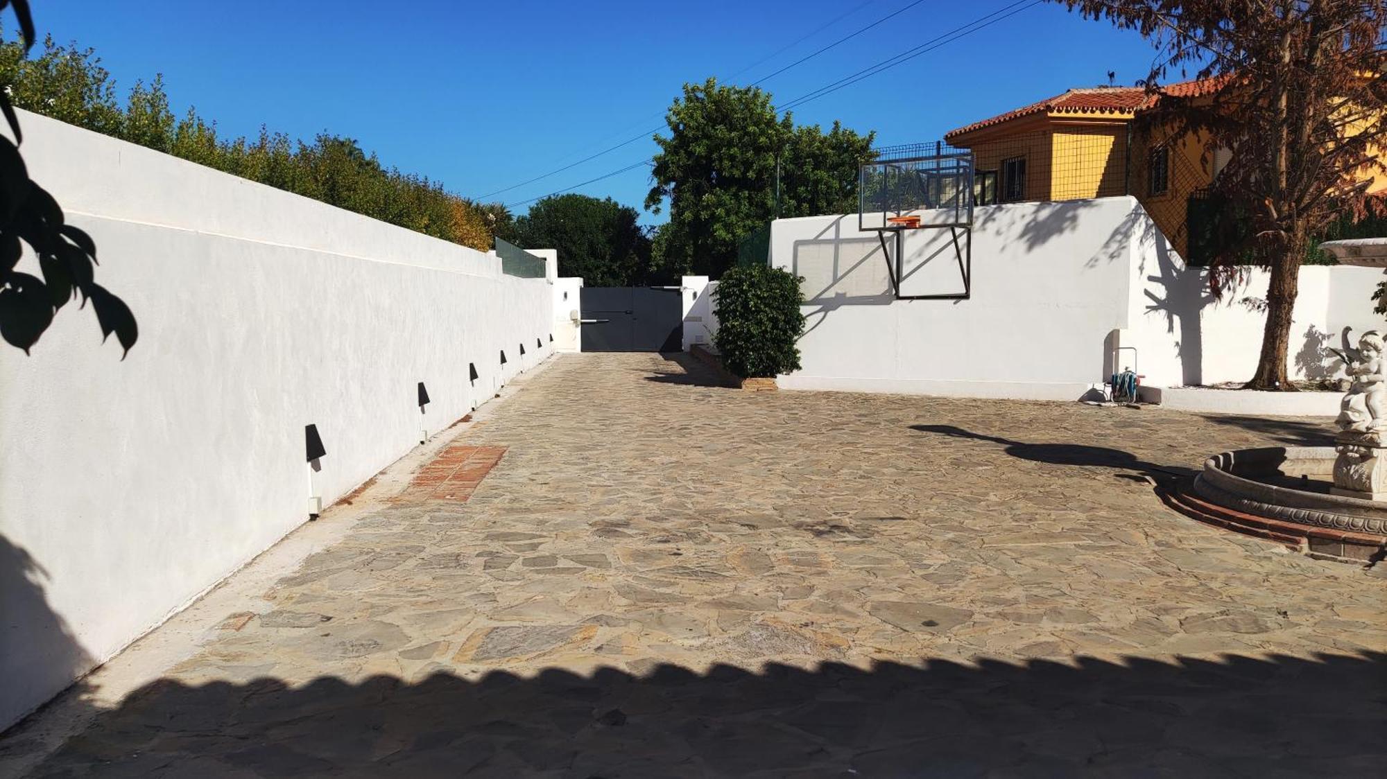 Jazz Close To La Fontanilla Villa *
