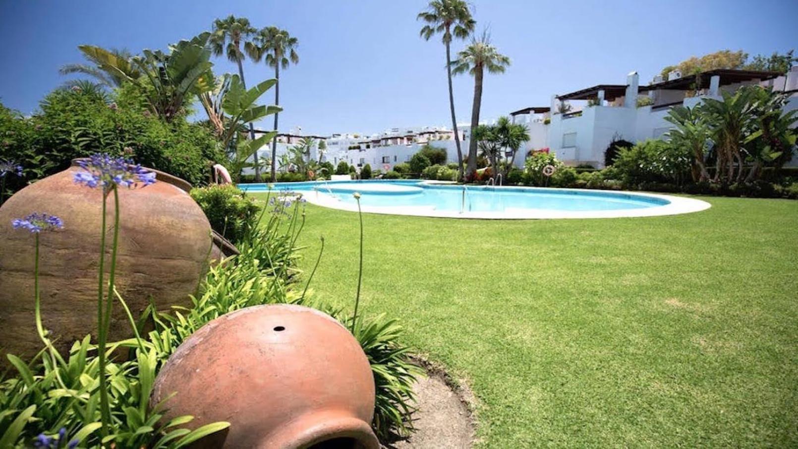 Escape To Serenity - 3 Bedroom Townhouse By The Sea! *