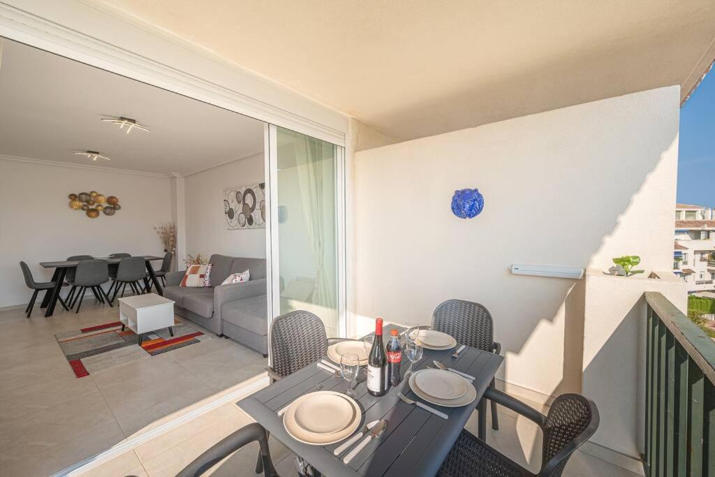 Flat -puerto Banus -6 A 8 Persons-pool-parking *