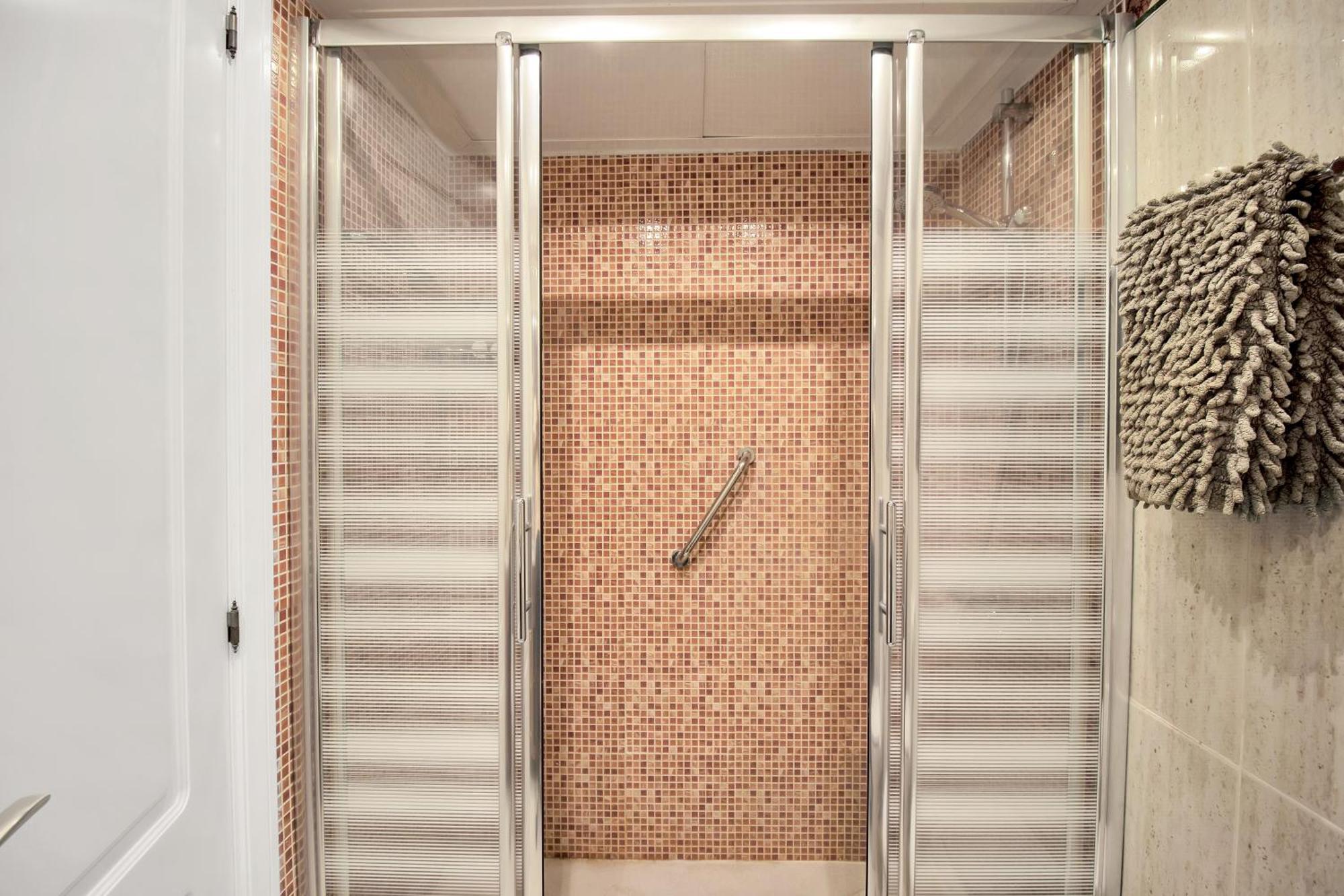 Apartamento Coqueto Apartamento En El Corazon De Estilo Minimalista - Jacinto Benavente 16 4e