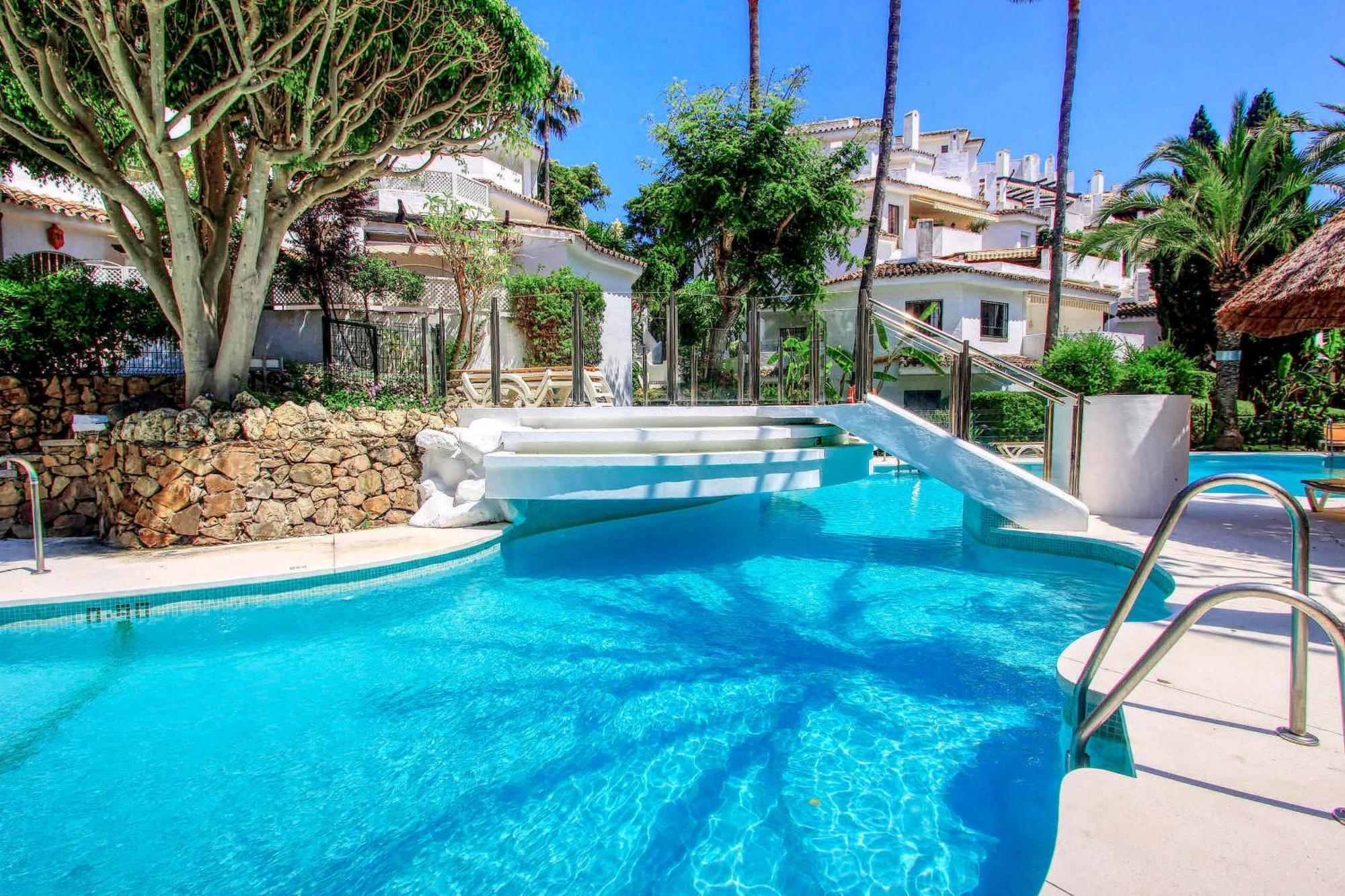 1108 Beachfront 2 With Roofterrace 80mtrgt 3 Pools * Marbella