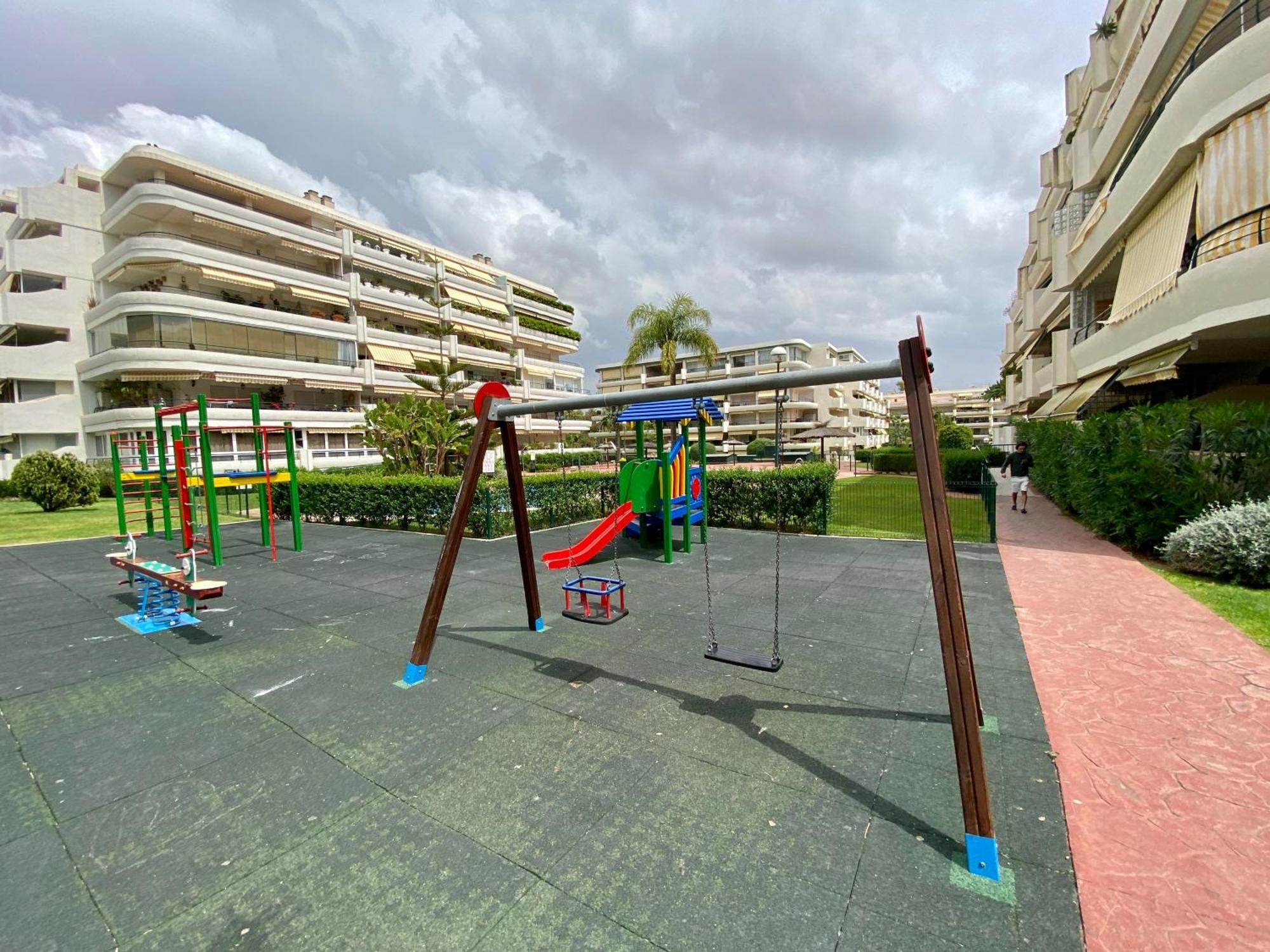 Con Vistas Y Terraza En Guadalmina Mad Apartment *