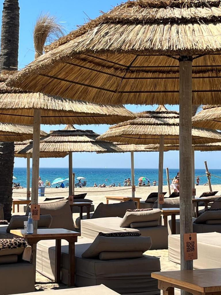 Luxury Brand New 2-bedroom Apartment, 3 Min Walk To The Beach! Appartement *