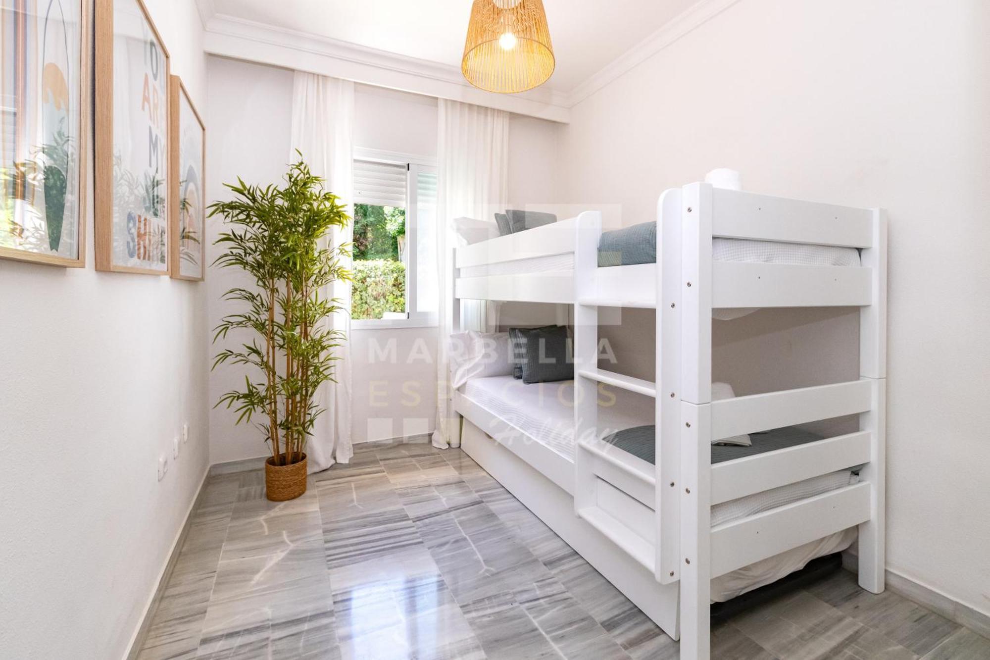 Amplio Planta Jardin Nagueles Marbella
