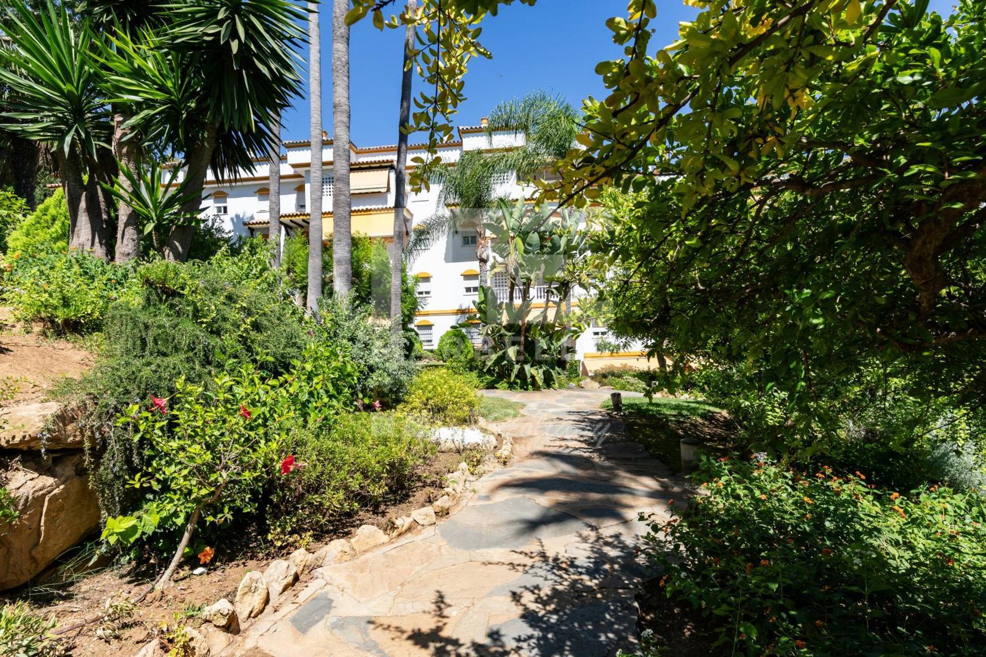 Amplio Planta Jardin Nagueles Apartamento