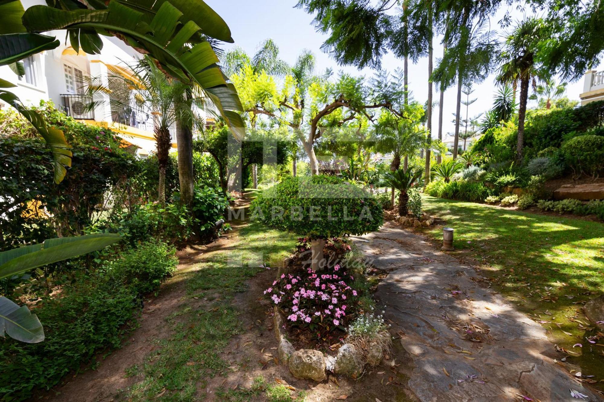 Amplio Planta Jardin Nagueles Apartment *