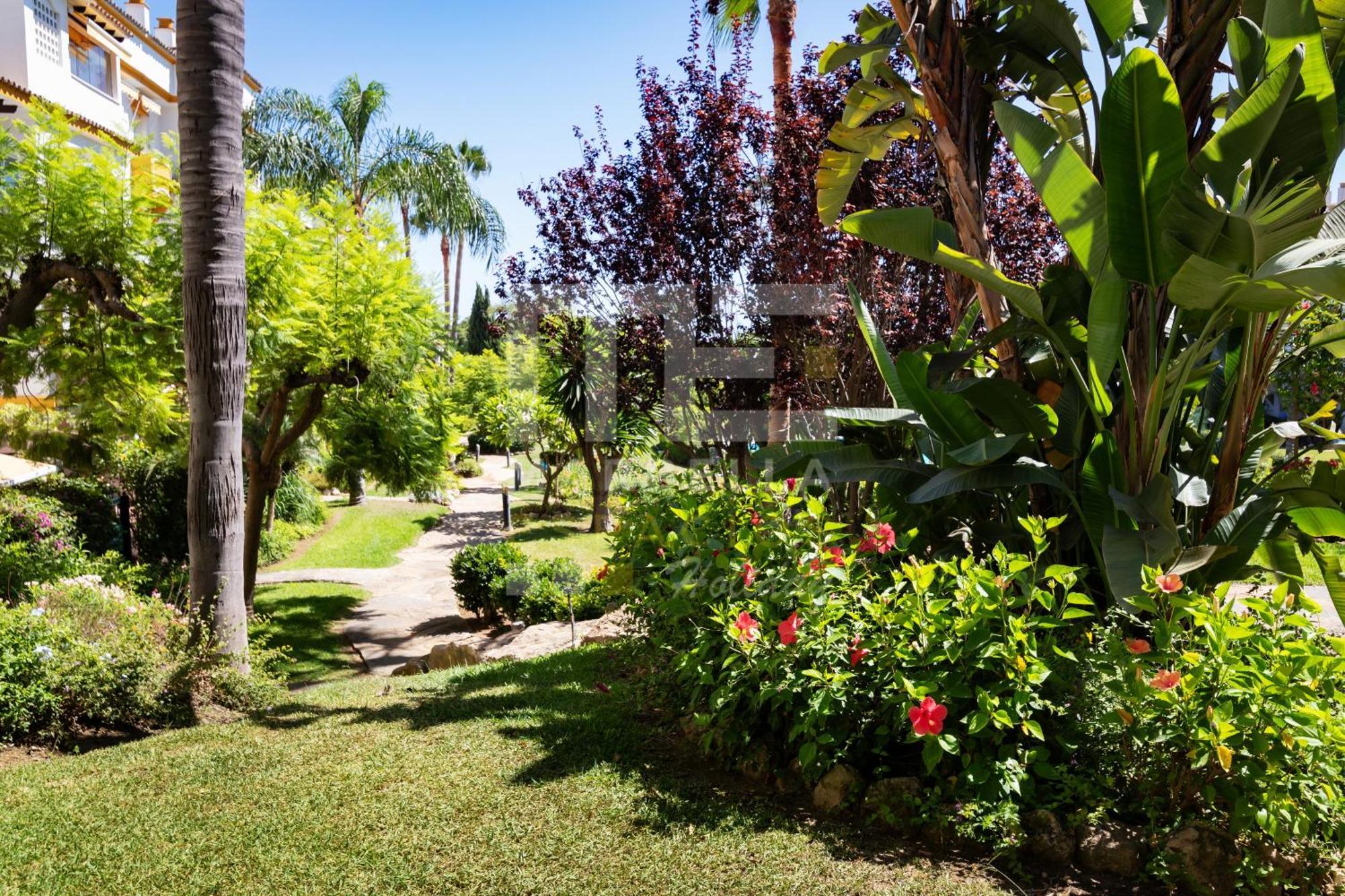 Amplio Planta Jardin Nagueles * Marbella