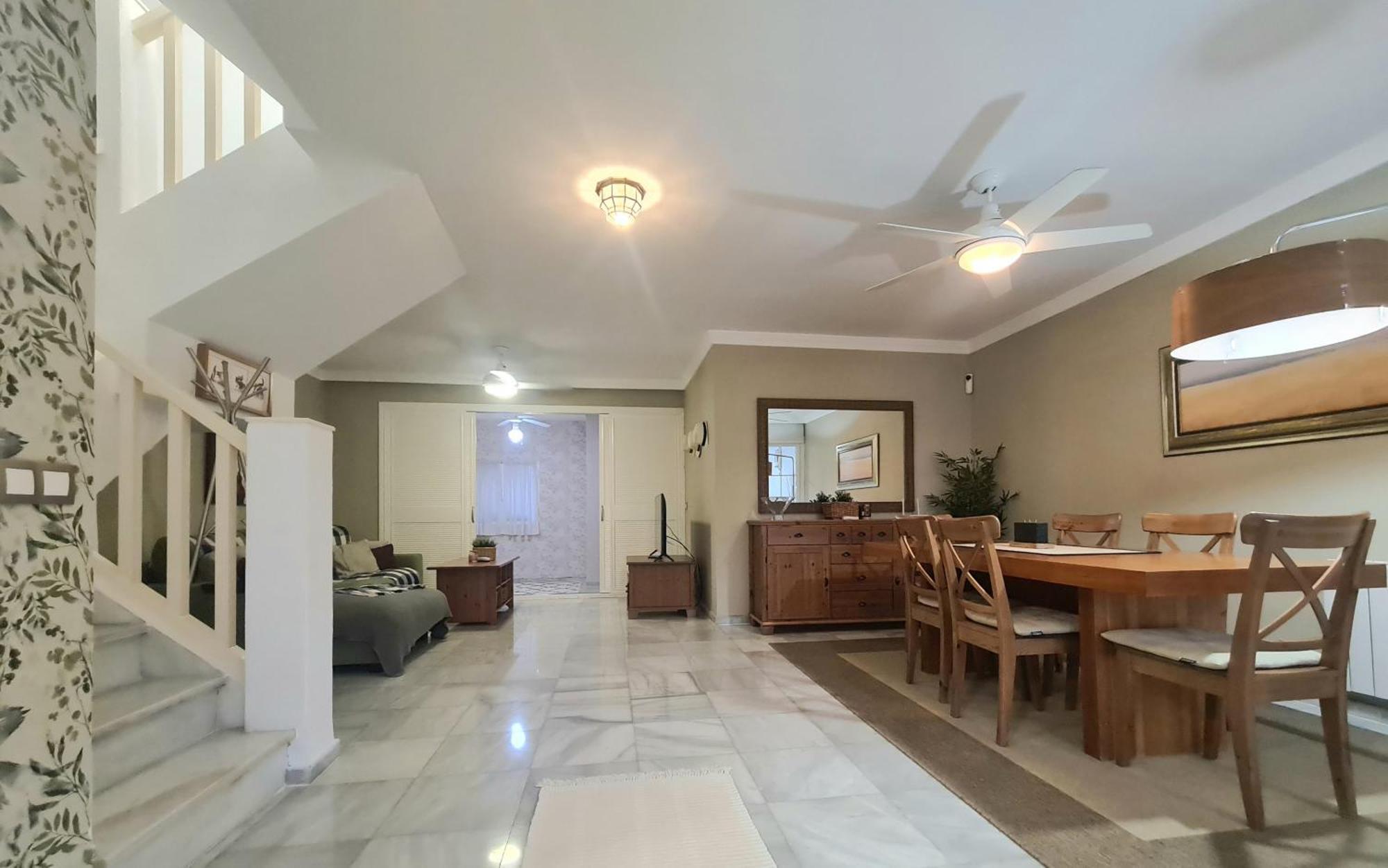 Townhouse In - Walking Distance To Puerto Banus Marbella