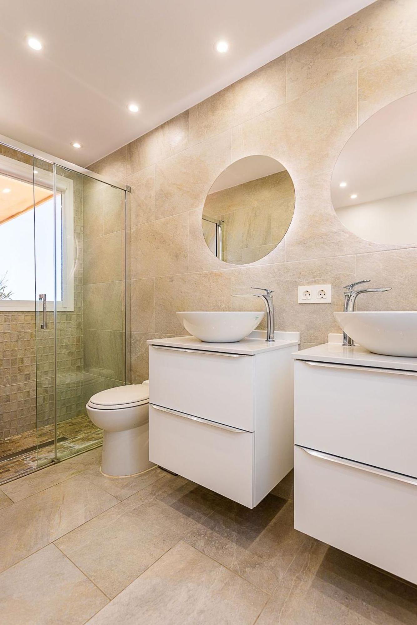 Sea Views In Heart Of By The Beach Marbella
