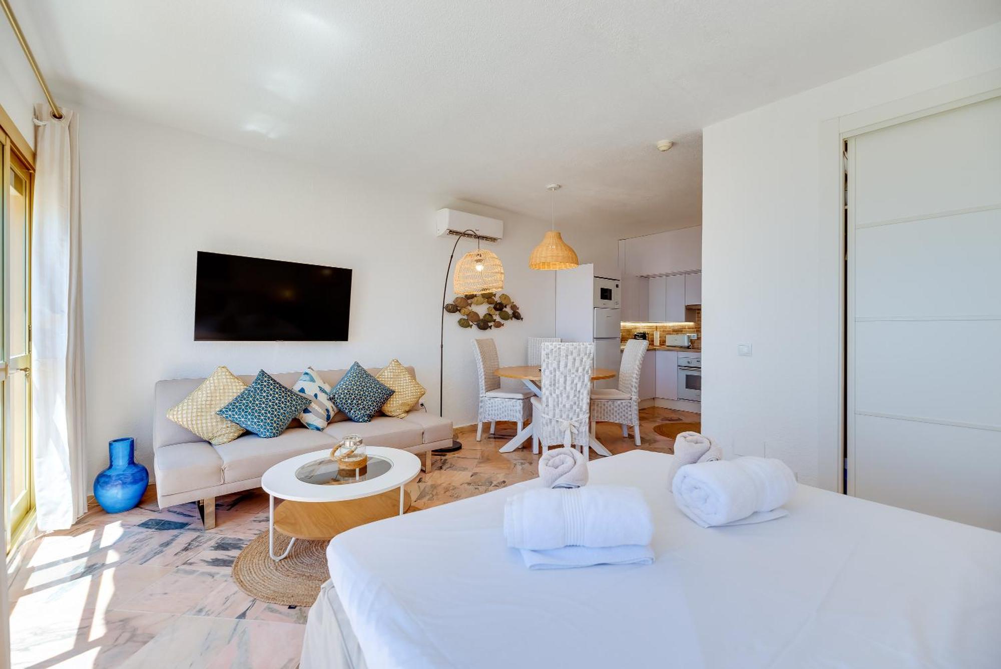 Sea Front Apartment *