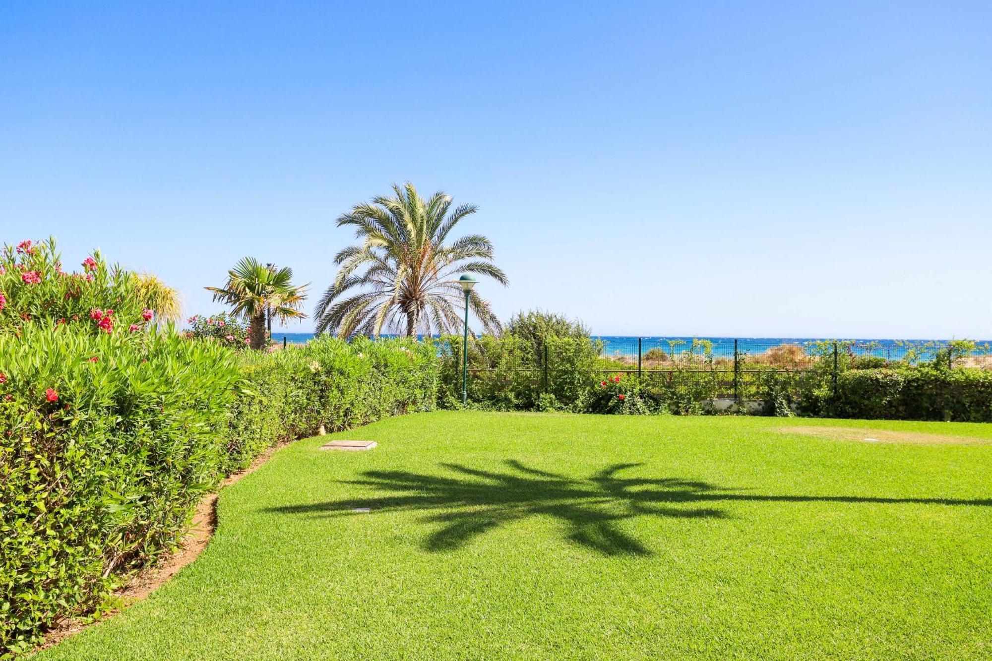 Frontline Ground Floor - Monteros Palm Apartment
