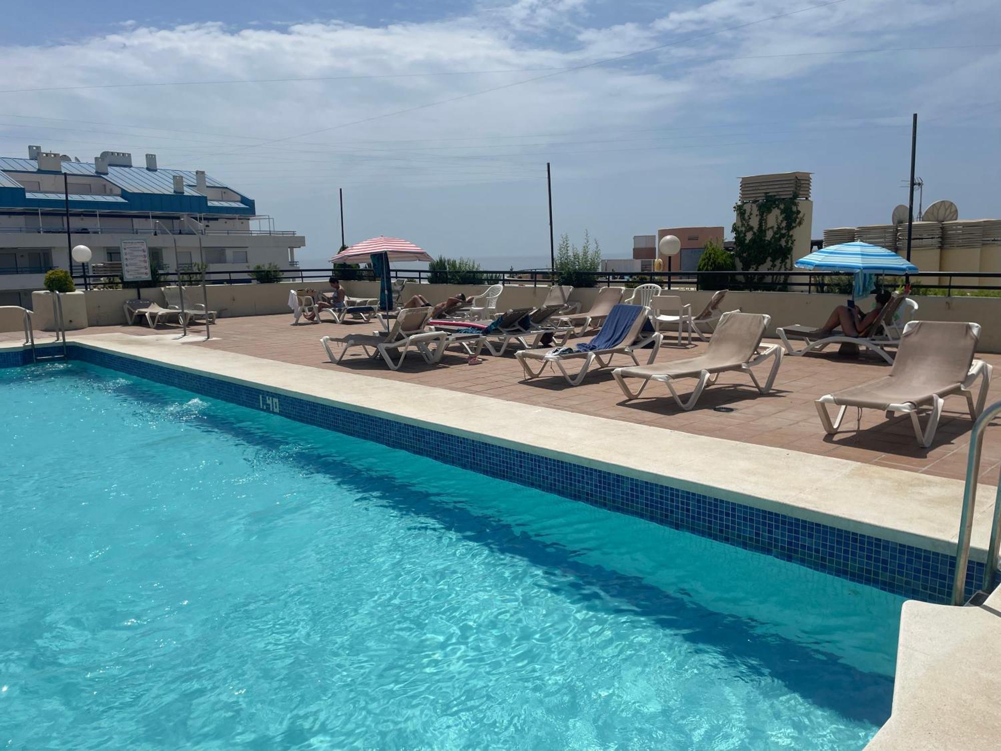 Centre Beachfront & Pool Apartment *