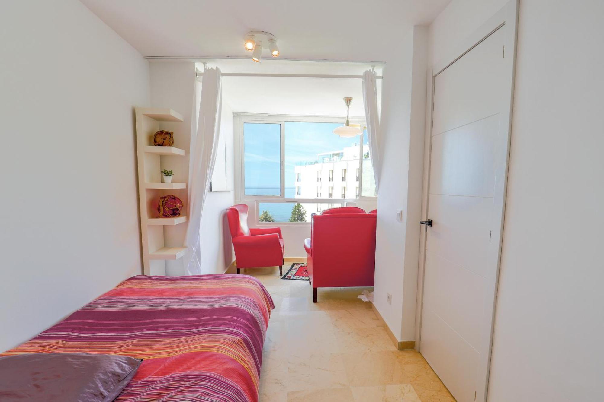 Apartment Centre Beachfront & Pool *