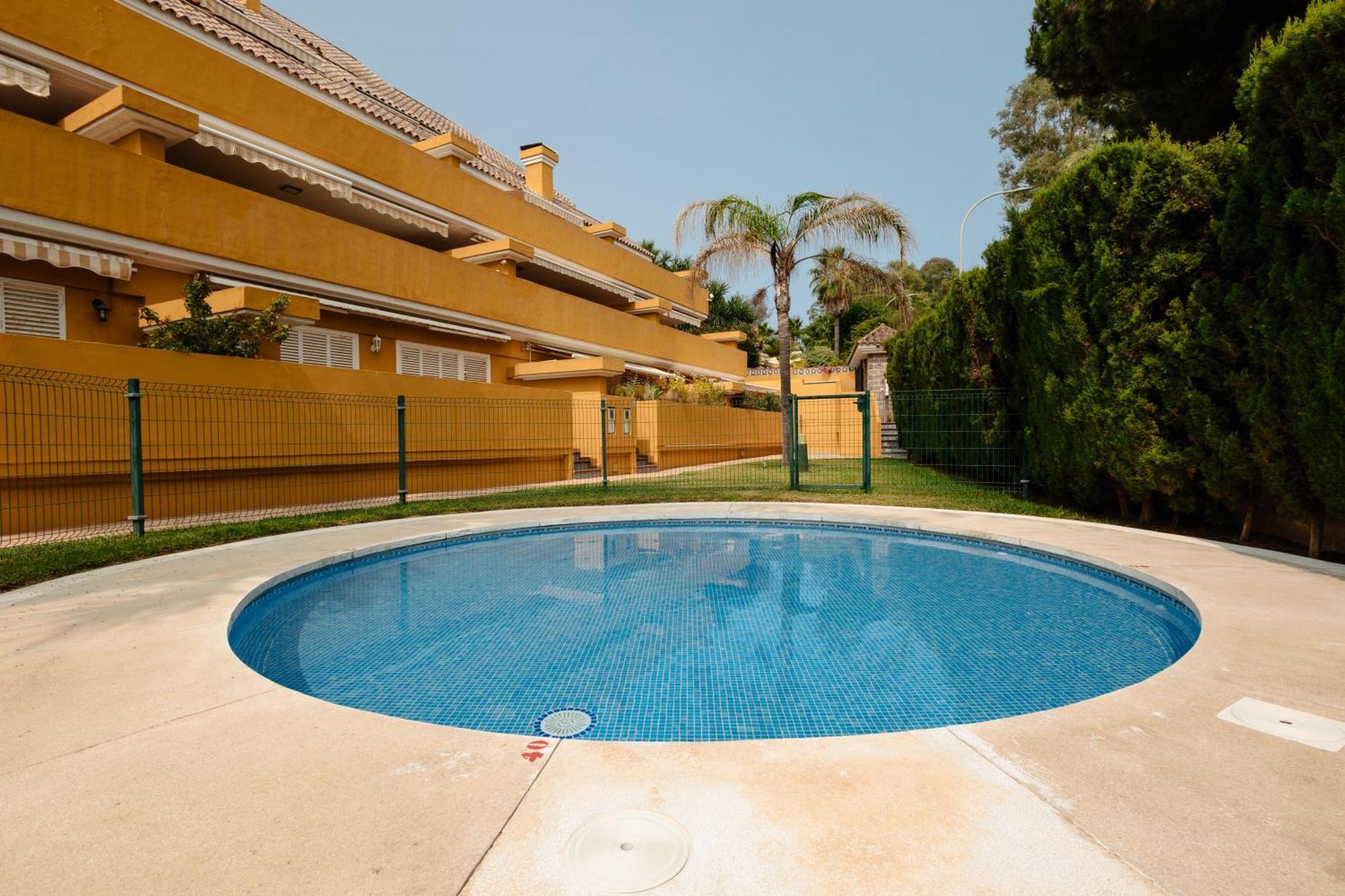 Apartment, Close To Beaches, Restaurants And Supermarkets, In Urb. Park Beach, Elviria Apartment Marbella