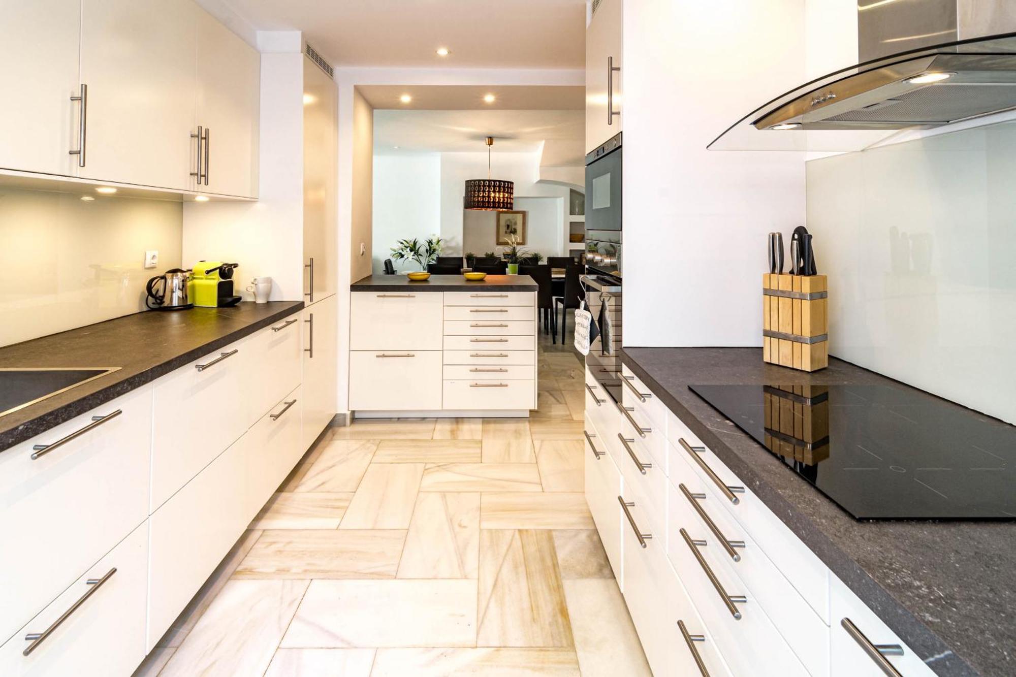 Stunning 4-bedroom Townhouse With Breathtaking Views In * Marbella