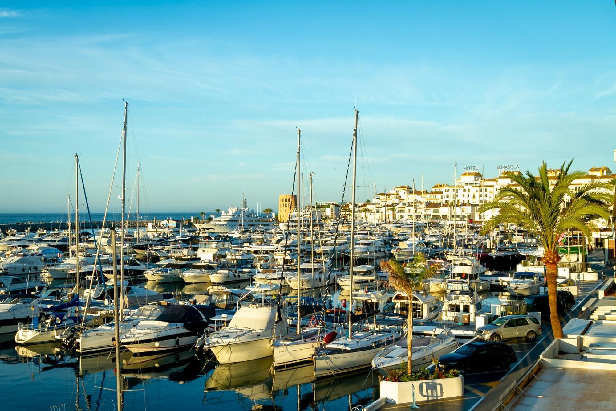 Banus - Puerto Banus Marina Harbour Seafront *