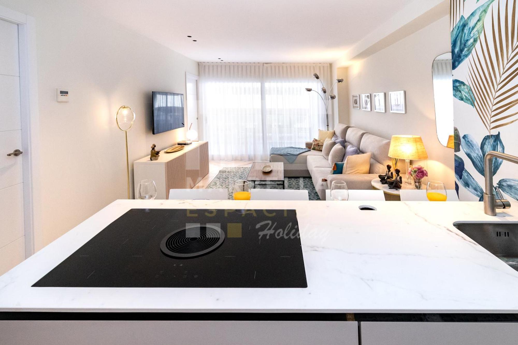 Apartamento 751, Renovated 2 Beedroom Apartment, Second Line Of The Beach, Wifi, Parkinging Marbella