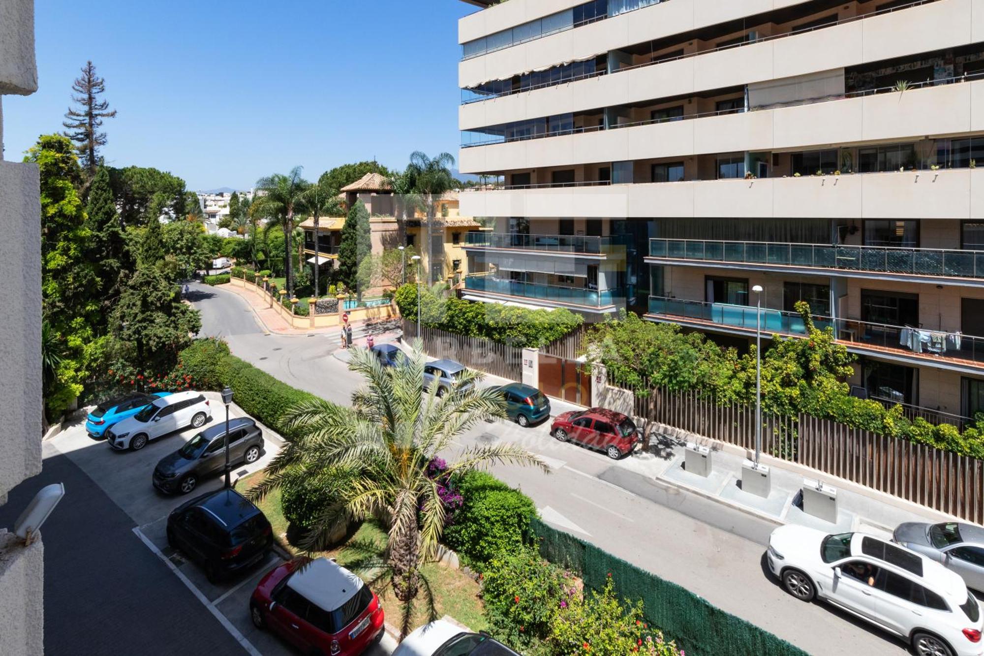 751, Renovated 2 Beedroom Apartment, Second Line Of The Beach, Wifi, Parkinging * Marbella