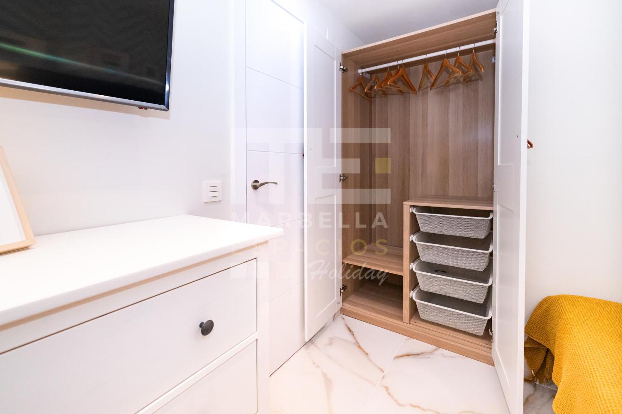 751, Renovated 2 Beedroom Apartment, Second Line Of The Beach, Wifi, Parkinging
