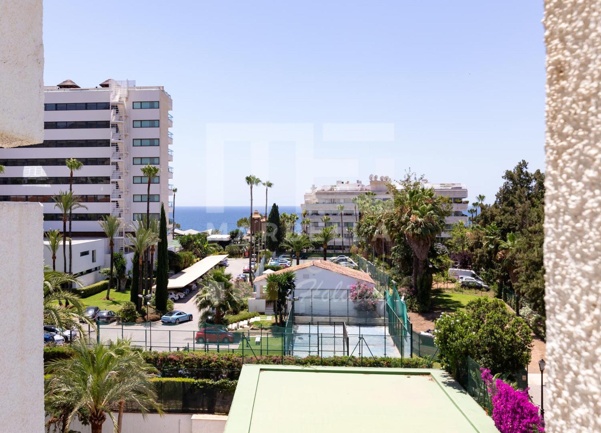 Apartamento 751, Renovated 2 Beedroom Apartment, Second Line Of The Beach, Wifi, Parkinging Marbella