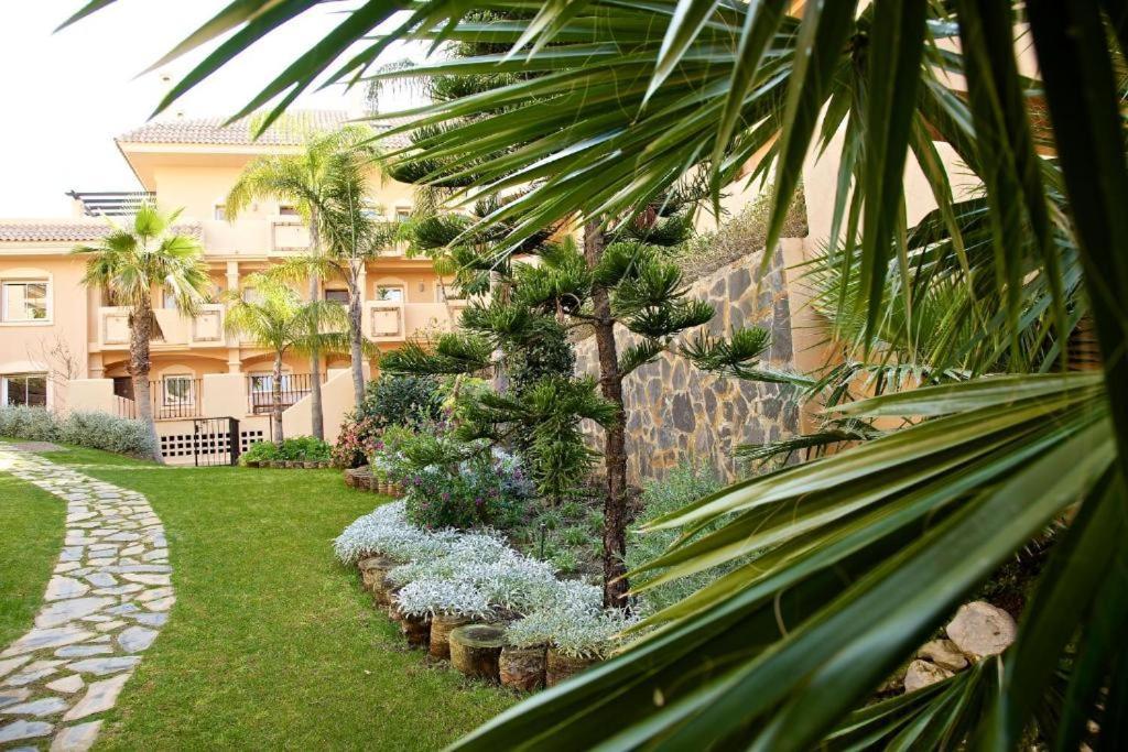 Aloha Hill Club 36 *